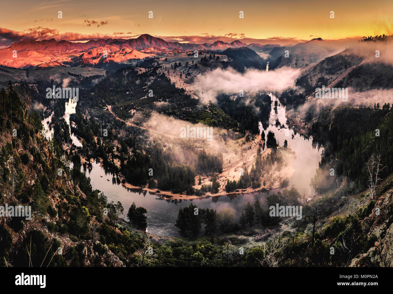 Alba sul fiume Murrumbridge nel Territorio della Capitale Australiana Foto Stock