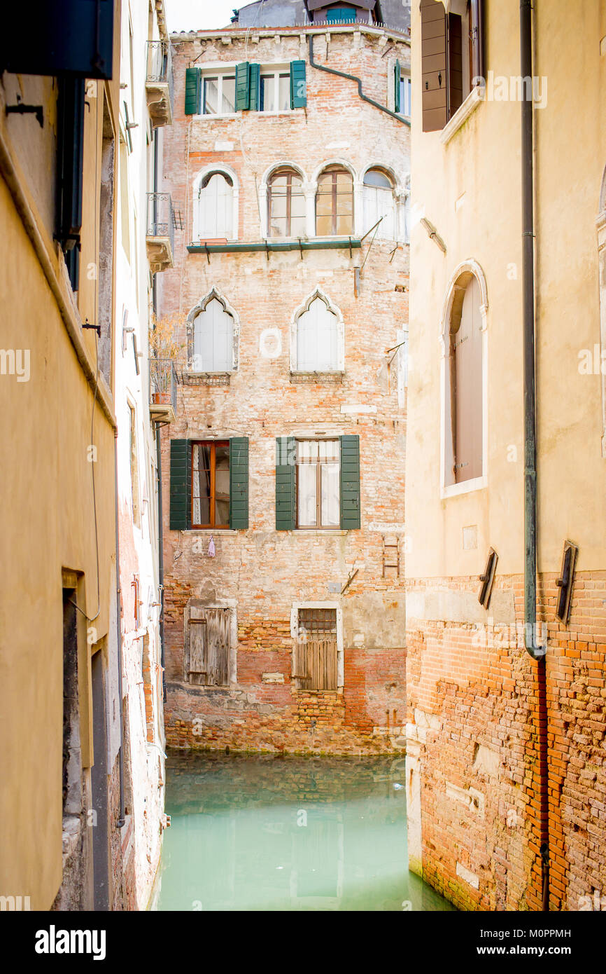 Vicolo Canel con edifici a Venezia Foto Stock
