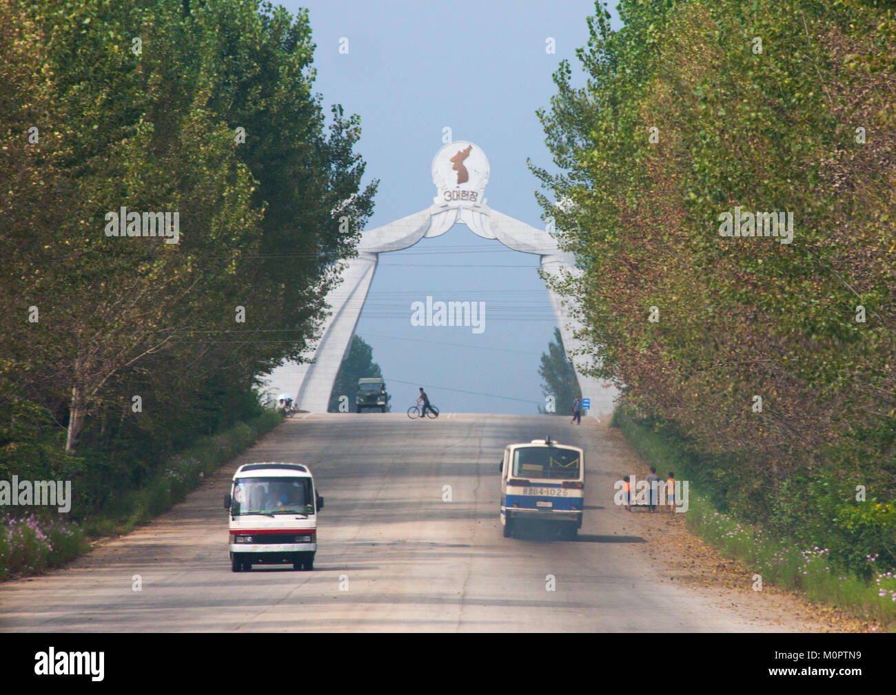 Arco di riunificazione monumento, Provincia di Pyongan, Pyongyang, Corea del Nord Foto Stock