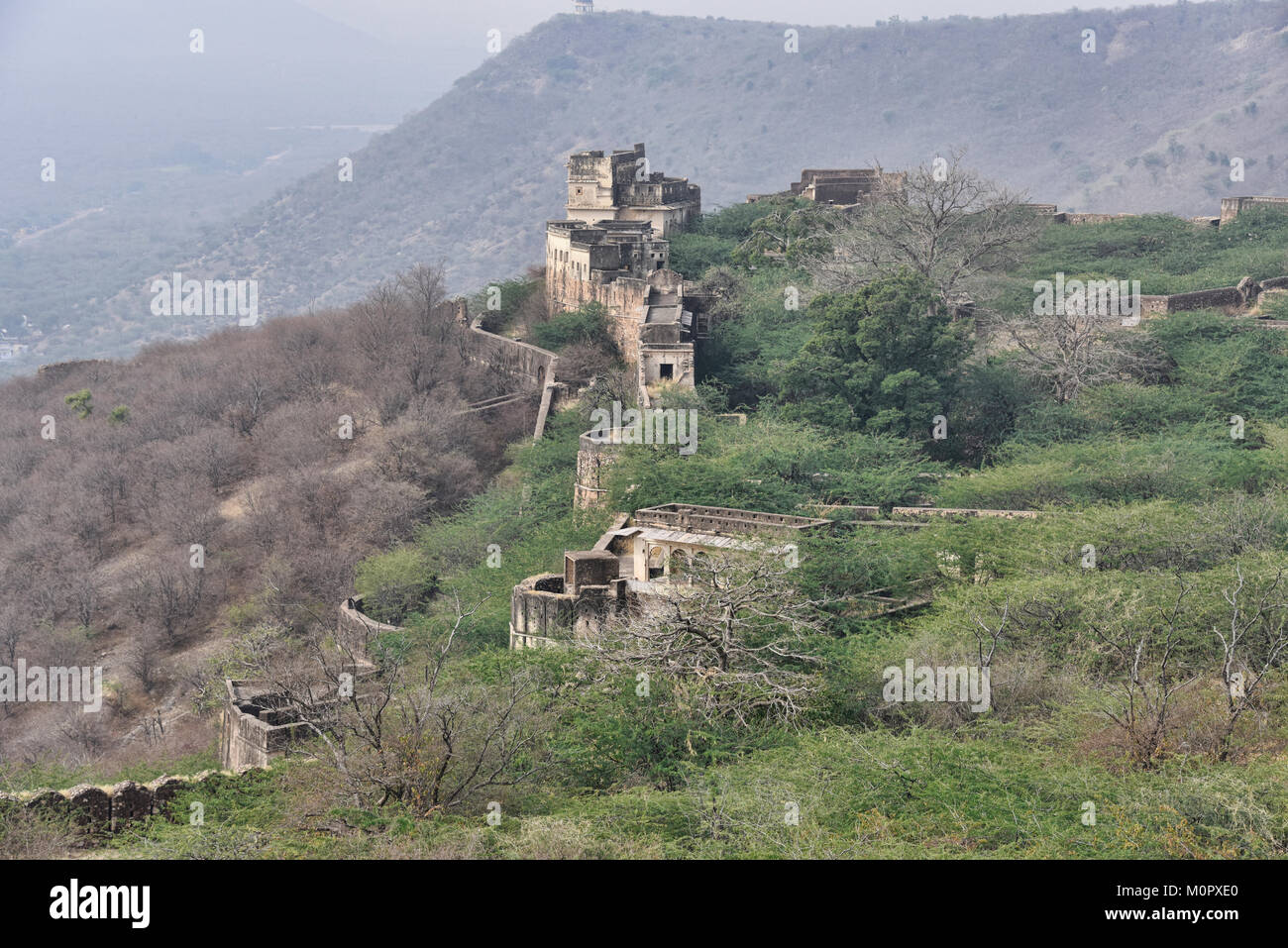 La pressione atmosferica rovinato Taragarh Fort, Bundi, Rajasthan, India Foto Stock