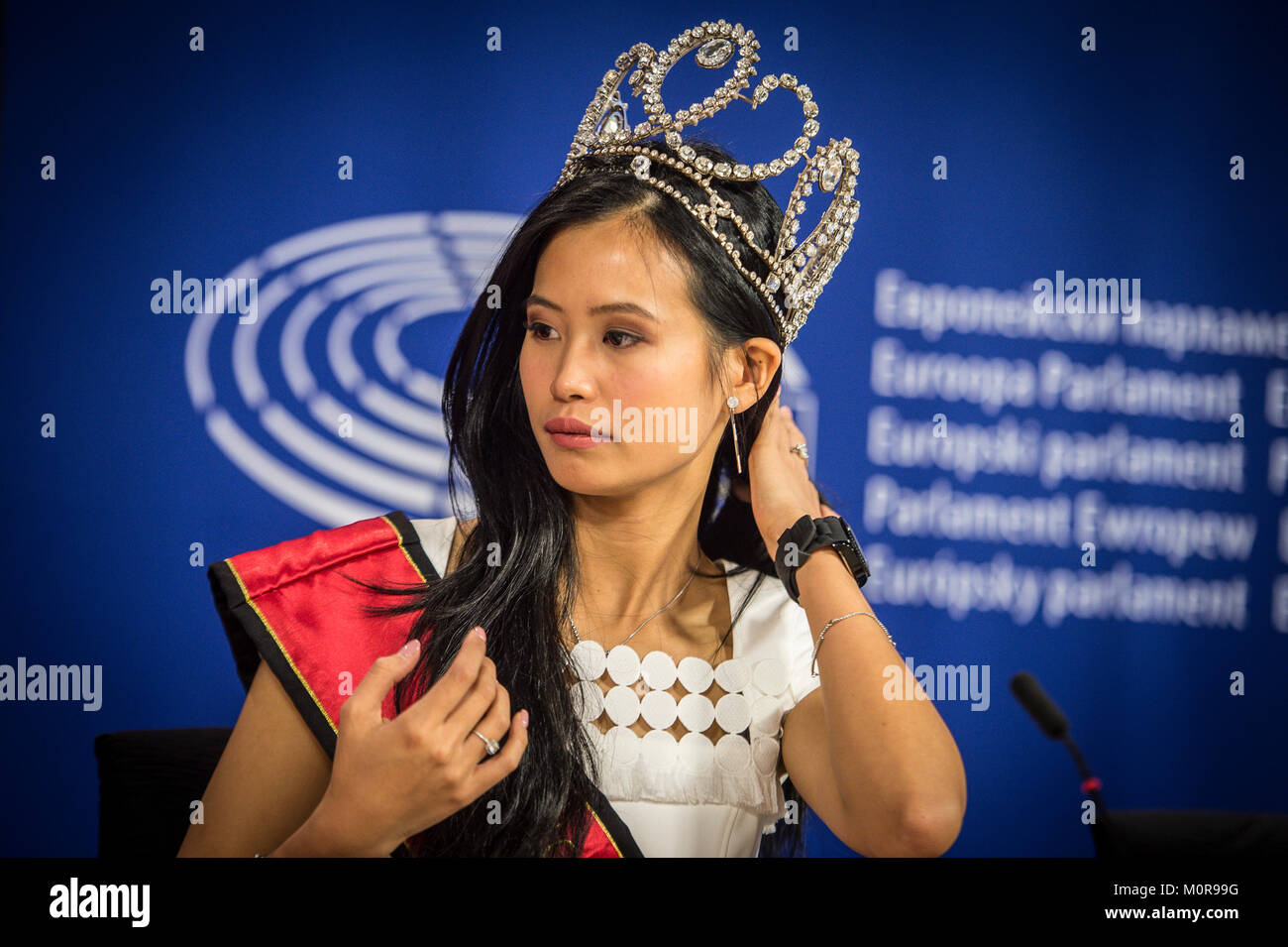 Bruxelles, BXL, Belgio. 24 gen 2018. Miss Belgio 2018 Angeline Flor Pua durante una visita al Parlamento Europeo con sede a Bruxelles, in Belgio, il 24.01.2018 da Wiktor Dabkowski Credito: Wiktor Dabkowski/ZUMA filo/Alamy Live News Foto Stock