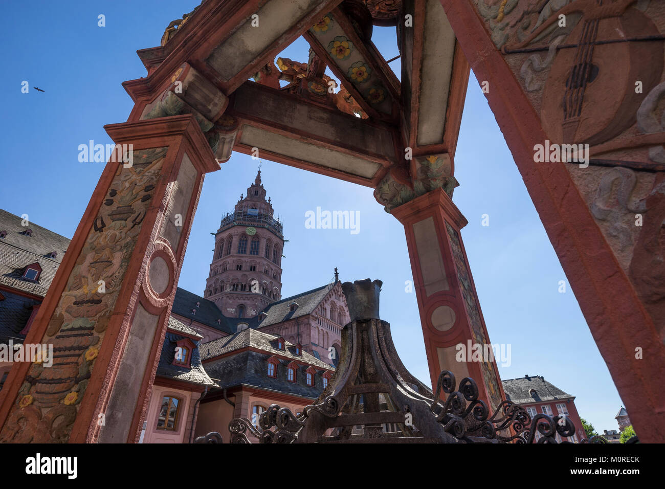 In Germania, in Renania Palatinato, Mainz, la piazza del mercato, fontana, Cattedrale di Magonza in background Foto Stock
