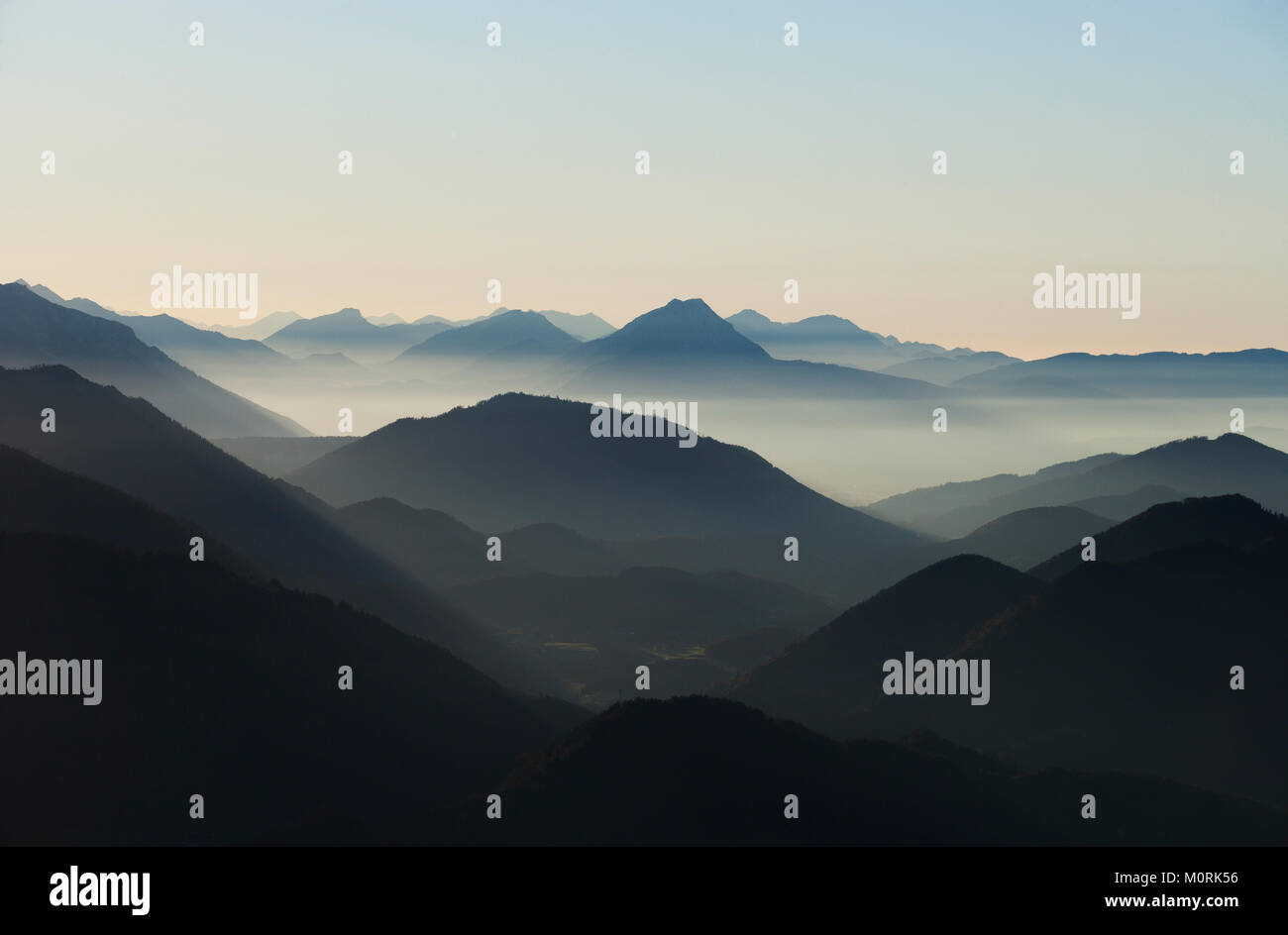 Austria, Salzkammergut, vista da Schafberg a gruppo Osterhorn al mattino Foto Stock