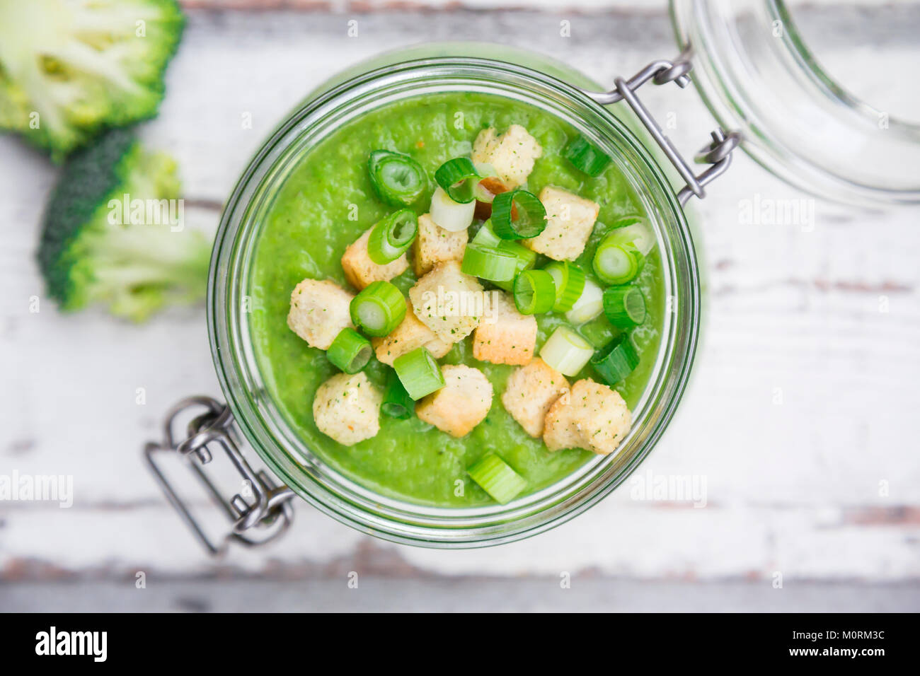 Zuppa di broccoli, crostini Foto Stock