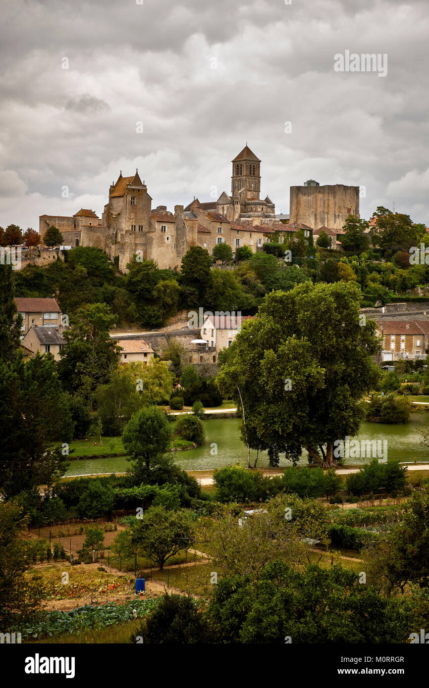 La medievale cittadina collinare di Chauvigny in Vienne Francia. Foto Stock