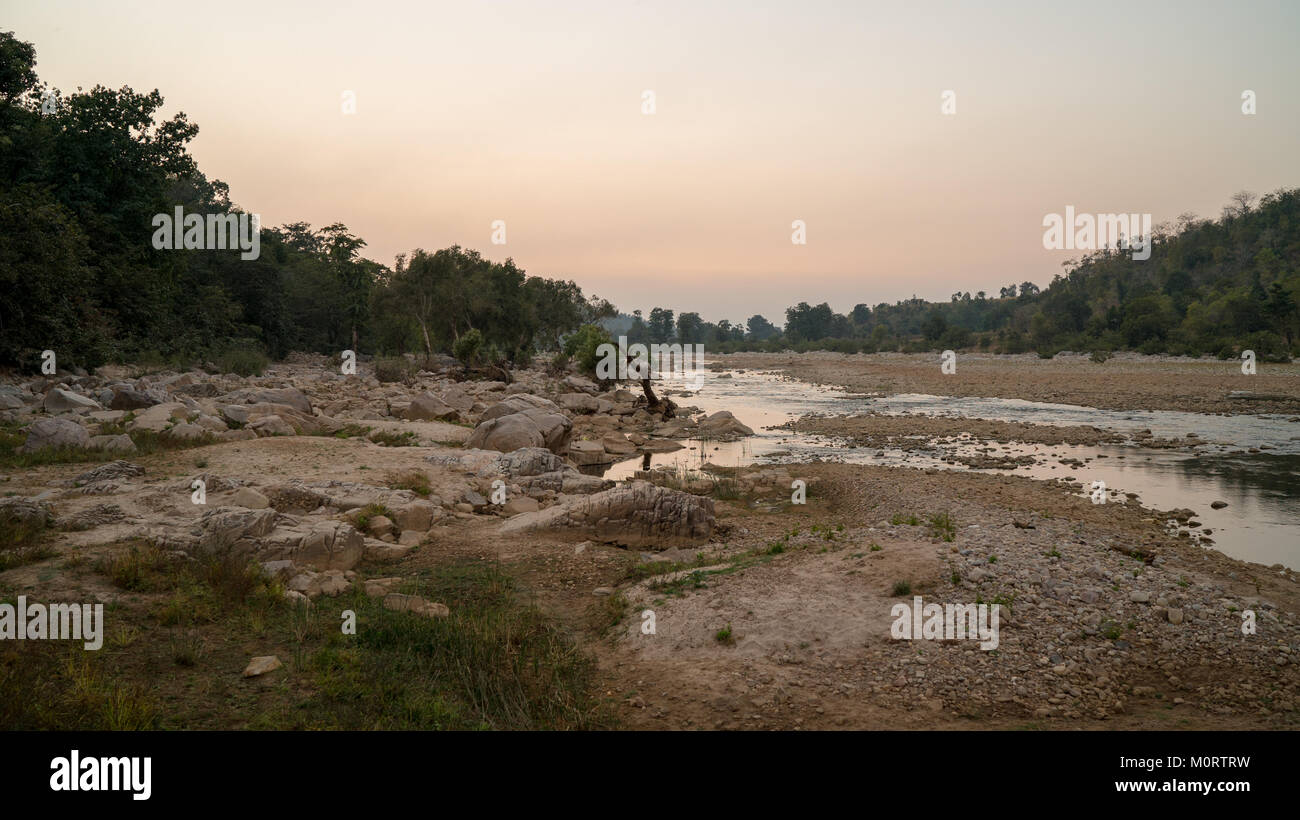 Un meraviglioso paesaggio indiano ho visto mentre lavora con il Seva Mandir carità, era vicino al tramonto e davvero catturato può attenzione dovuta al fiume. Foto Stock