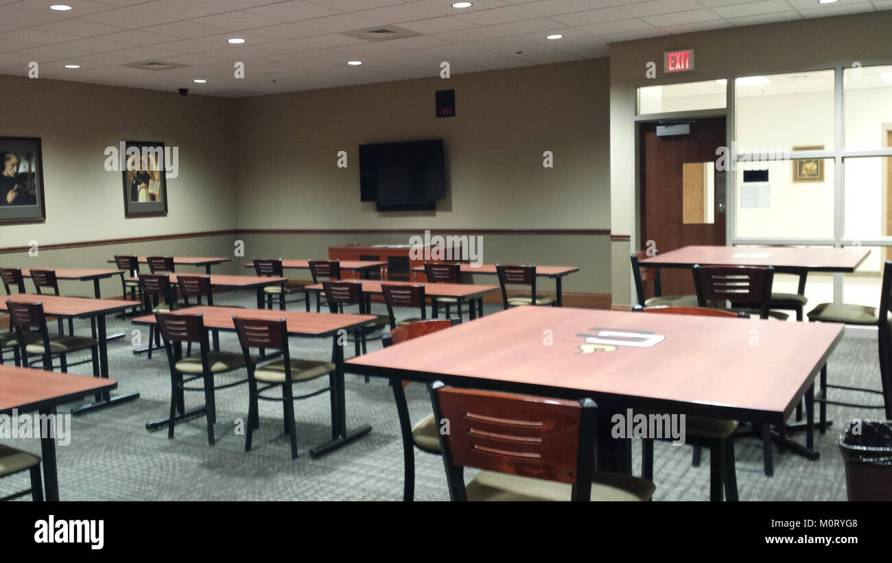 Il centro studentesco della Central Catholic High School è progettato per servire come luogo di ritrovo per gli studenti, fornendo spazio per attività accademiche, interazioni sociali ed eventi extracurriculari. Foto Stock