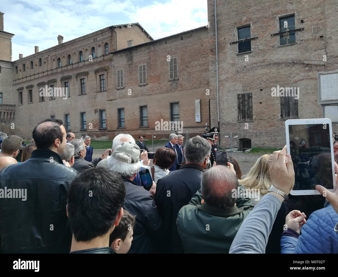 Carpi è un comune italiano della provincia di Reggio Emilia. L'evento del 25 aprile 2017 segna probabilmente un momento significativo nella storia locale o nazionale, forse legato alle celebrazioni della Festa della Liberazione Italiana o agli eventi culturali. Foto Stock