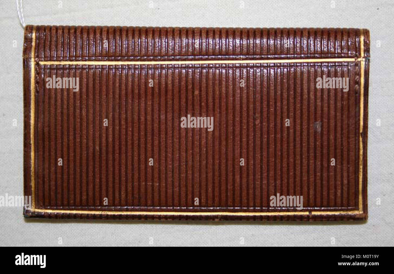 Questo porta carte di credito, parte della collezione del Metropolitan Museum of Art, è un ottimo esempio di artigianato nel design e nei materiali. Riflette sia l'utilità che l'espressione artistica nella sua forma e decorazione. Foto Stock