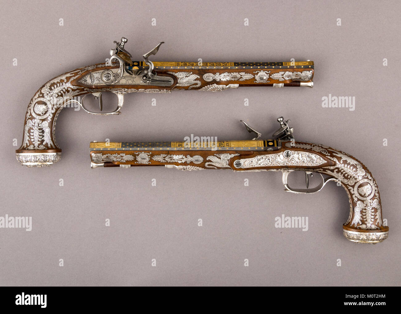 Incassato Coppia di Flintlock Pistols con accessori incontrato LC-28 196 1a b 2a l-018 Foto Stock