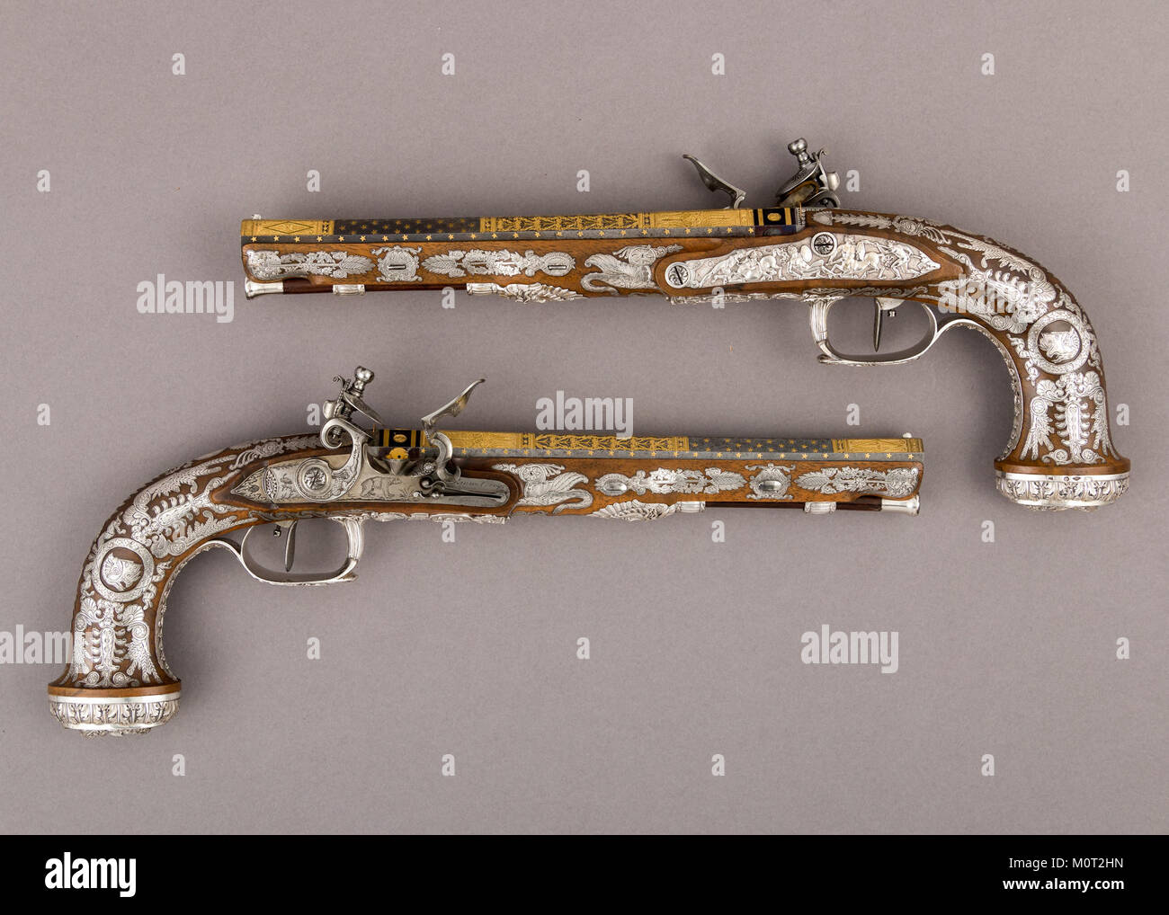 Incassato Coppia di Flintlock Pistols con accessori incontrato LC-28 196 1a b 2a l-022 Foto Stock
