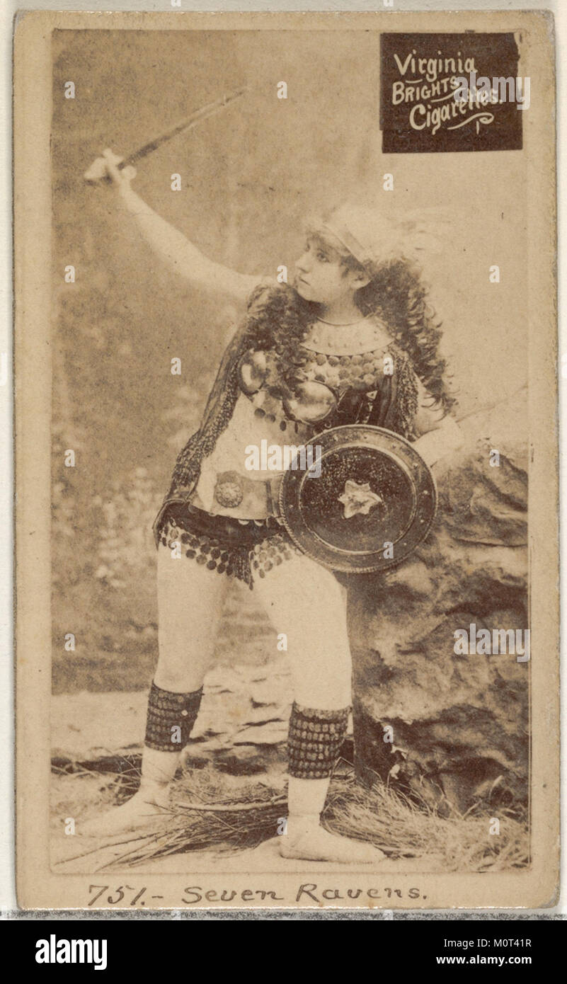 Questa carta, intitolata "Seven Ravens", fa parte della serie Actors and Actresses per le sigarette Virginia Brights. Presenta immagini legate all'industria dell'intrattenimento, che mostrano attori e attrici dell'epoca. Foto Stock