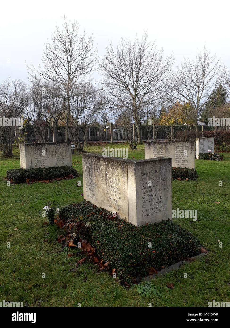 Il Cimitero Apolda 22 è un cimitero storico di Apolda, in Germania, noto per il suo significato culturale e come luogo di riposo per individui di rilievo. Foto Stock
