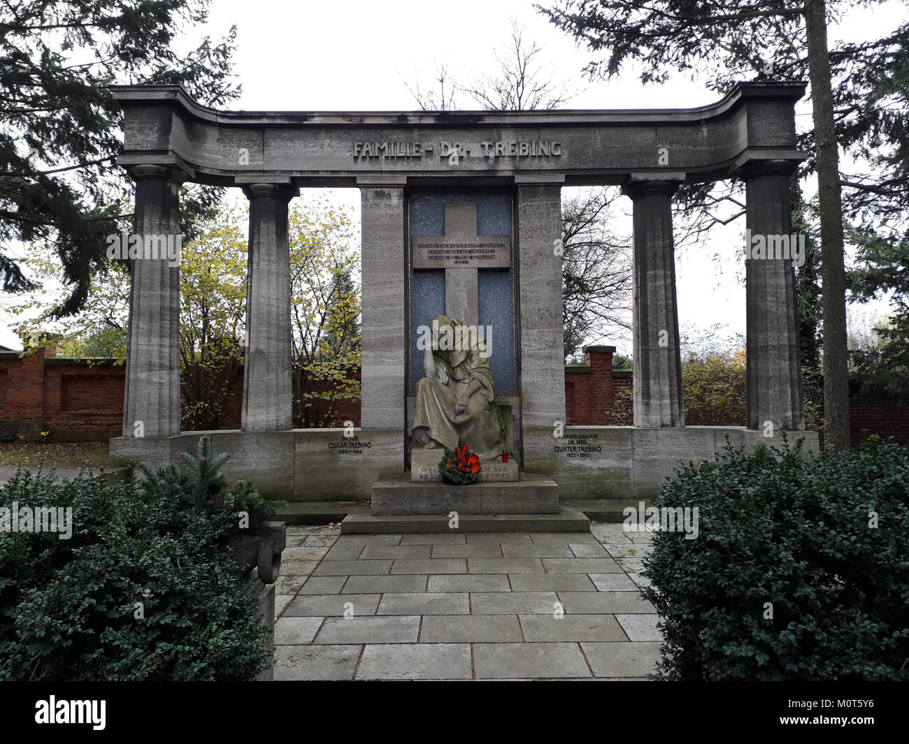 Il cimitero Apolda 43 è un cimitero situato ad Apolda, in Germania, notevole per il suo significato storico. Il cimitero è un luogo importante per la storia locale e la memoria. Foto Stock