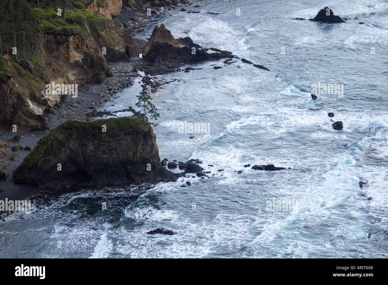 Cape Foulweather è un promontorio prominente sulla costa dell'Oregon, noto per le sue scogliere spettacolari e le viste panoramiche sull'oceano. E' una popolare destinazione turistica, che offre vedute panoramiche e opportunità di osservazione della fauna selvatica. Foto Stock