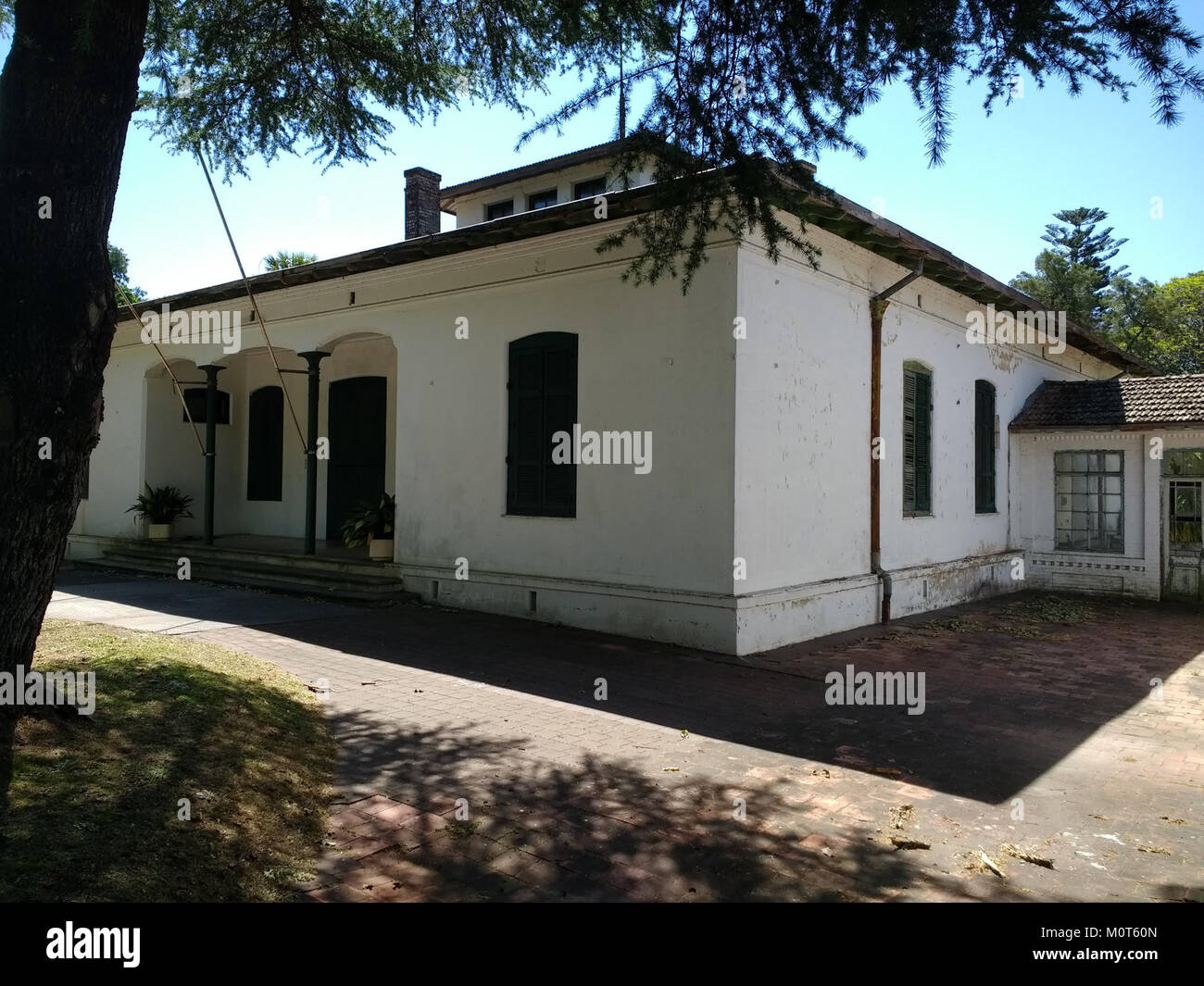 Casa grande, situata a Fray Bentos, Uruguay, è un edificio storico di importanza culturale, noto per la sua architettura e il ruolo che ha avuto nel passato industriale della città. Foto Stock