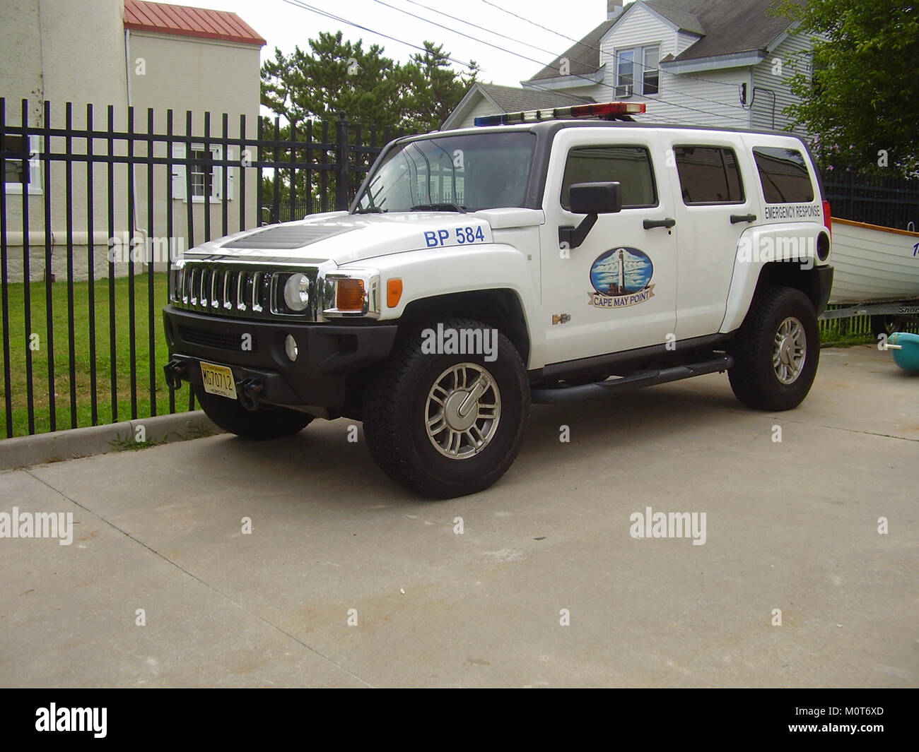 Un Cape May Point Emergency Response Hummer è un veicolo specializzato utilizzato dai servizi di emergenza locali a Cape May, New Jersey. Questo veicolo è progettato per assistere in varie situazioni di emergenza, inclusi salvataggi e interventi in caso di disastro. Foto Stock