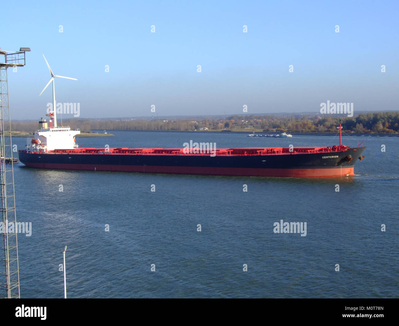 La Centurion, IMO 9304174, è una nave ormeggiata nel porto di Anversa in Belgio l'8 novembre 2008. L'immagine cattura la presenza del vesselâ nell'affollato porto commerciale, una posizione chiave per il commercio marittimo internazionale. Foto Stock
