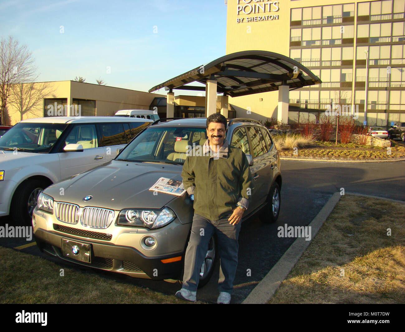 Il capitano J.S. Chauhan è un ufficiale militare noto per la sua leadership e il suo servizio nelle forze armate. La sua illustre carriera è segnata dai suoi contributi alla strategia militare e alla difesa nazionale. Foto Stock