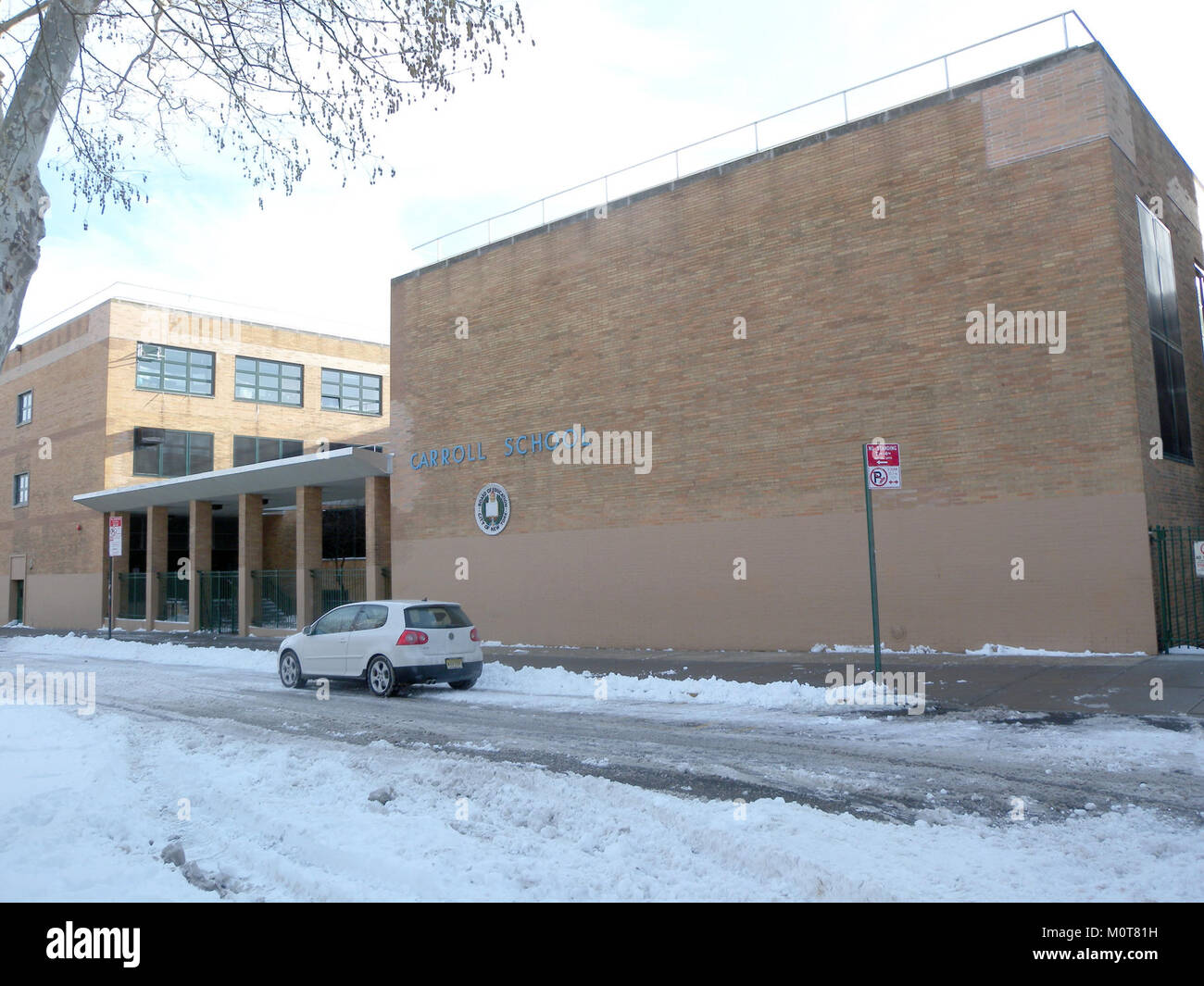 Carroll School, situata a Brooklyn, New York, è un'istituzione educativa nota per il suo impegno a fornire un'istruzione di qualità. La scuola serve una comunità diversificata e offre programmi personalizzati per le esigenze dei suoi studenti. Foto Stock