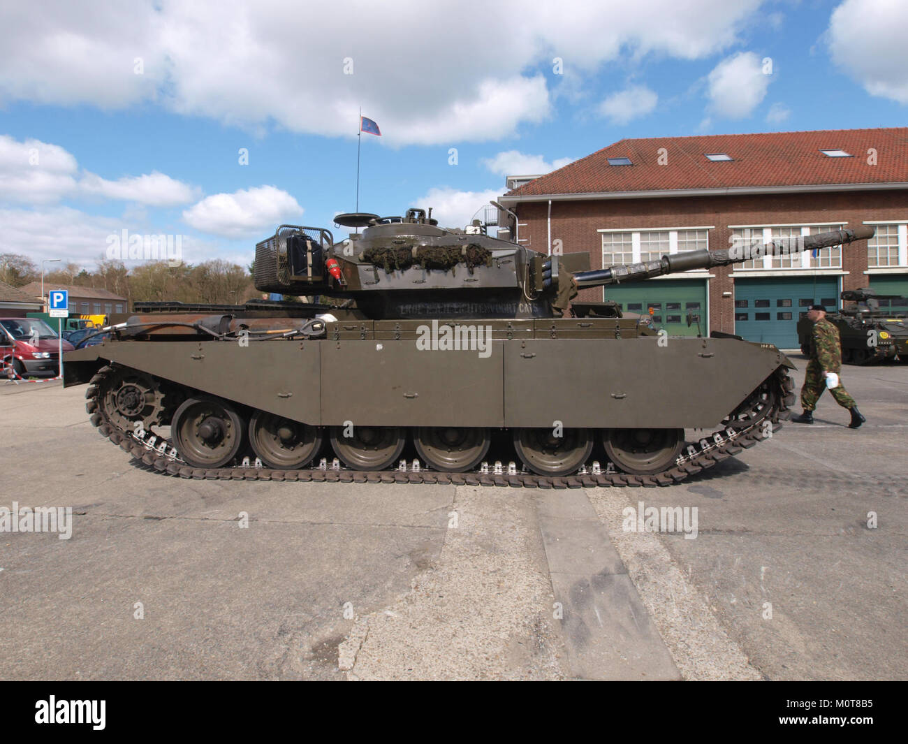 Il Centurion Mk 5, equipaggiato con un cannone da 105 mm, fu presentato durante il Museumdag 2010. Questo modello di carro armato, parte della storia militare, esemplifica i veicoli corazzati della metà del XX secolo utilizzati da varie forze militari. Foto Stock