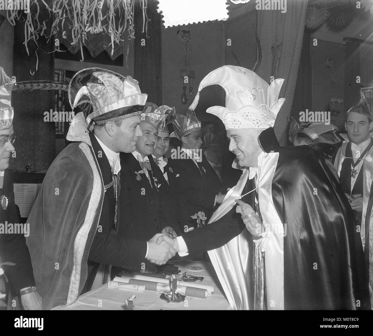 Il 70° anniversario del Carnavalsvereniging Valkenburg, un'organizzazione carnevalesca olandese. Questa immagine mette in risalto le celebrazioni e le tradizioni culturali dell'evento. Foto Stock