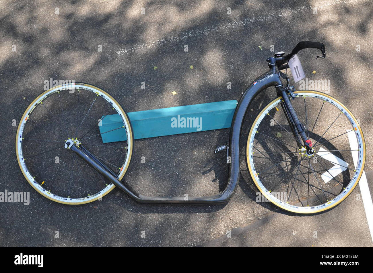 La Carbontretroller28-28 è un modello utilizzato in ambienti industriali per il trasporto o la lavorazione di materiali, specificamente progettato per impieghi gravosi che coinvolgono carbonio o altri materiali correlati. Foto Stock