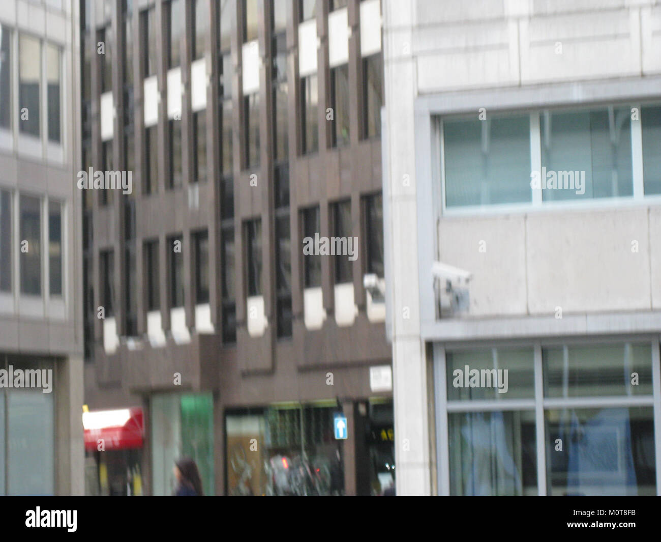 Le telecamere a circuito chiuso di Londra fanno parte dell'esteso sistema di sorveglianza della città. Queste telecamere monitorano gli spazi pubblici e sono fondamentali per mantenere la sicurezza in una delle città più osservate a livello globale. La presenza della CCTV è finalizzata alla prevenzione della criminalità e alla sicurezza pubblica. Foto Stock