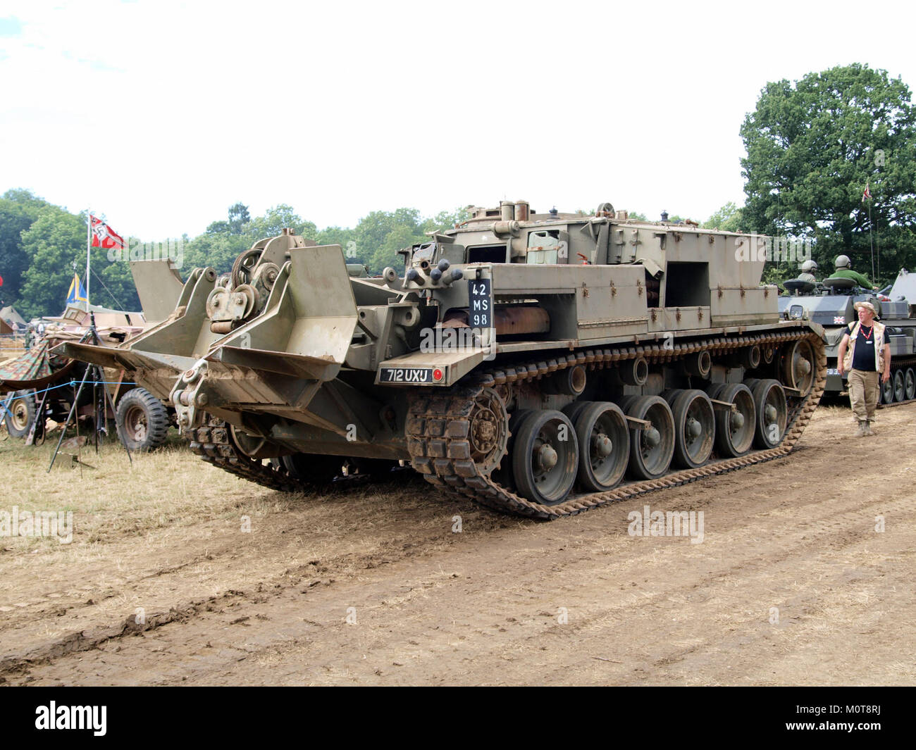 Questa immagine mostra il Centurion Recovery Vehicle, un veicolo di recupero militare britannico utilizzato per operazioni di recupero sul campo di battaglia, noto per la sua affidabilità e le sue capacità per impieghi gravosi. Foto Stock