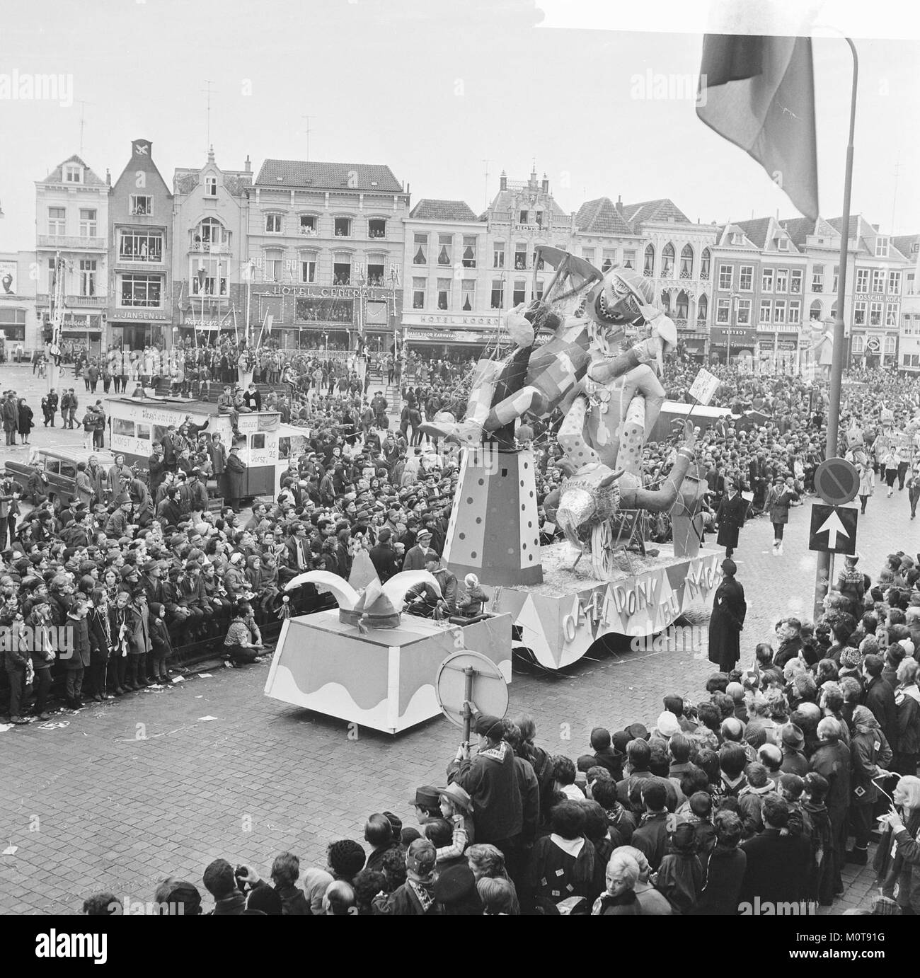 Il Carnevale di Den Bosch, celebrato nei Paesi Bassi, è un evento festivo e culturale con una lunga storia. È caratterizzata da sfilate, costumi e vari spettacoli che mettono in mostra le ricche tradizioni della città. Foto Stock