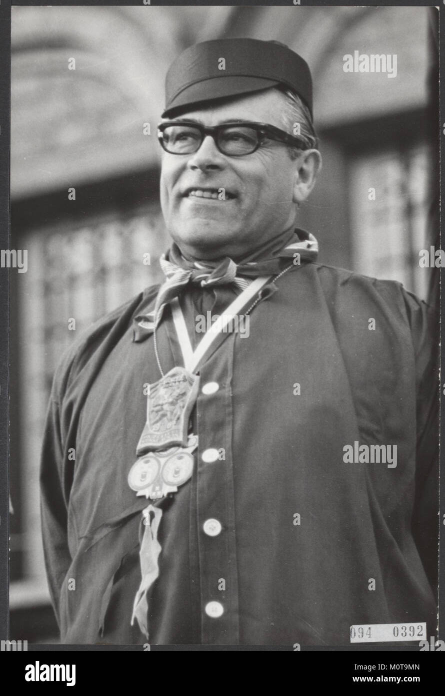 Il Carnaval del 1967 a Bergen op Zoom, con il ministro H.B.J. Witte, è un evento storico della cultura olandese. Il carnaval, una celebrazione culturale popolare, riflette le tradizioni e lo spirito comunitario della regione durante gli anni '1960 Foto Stock