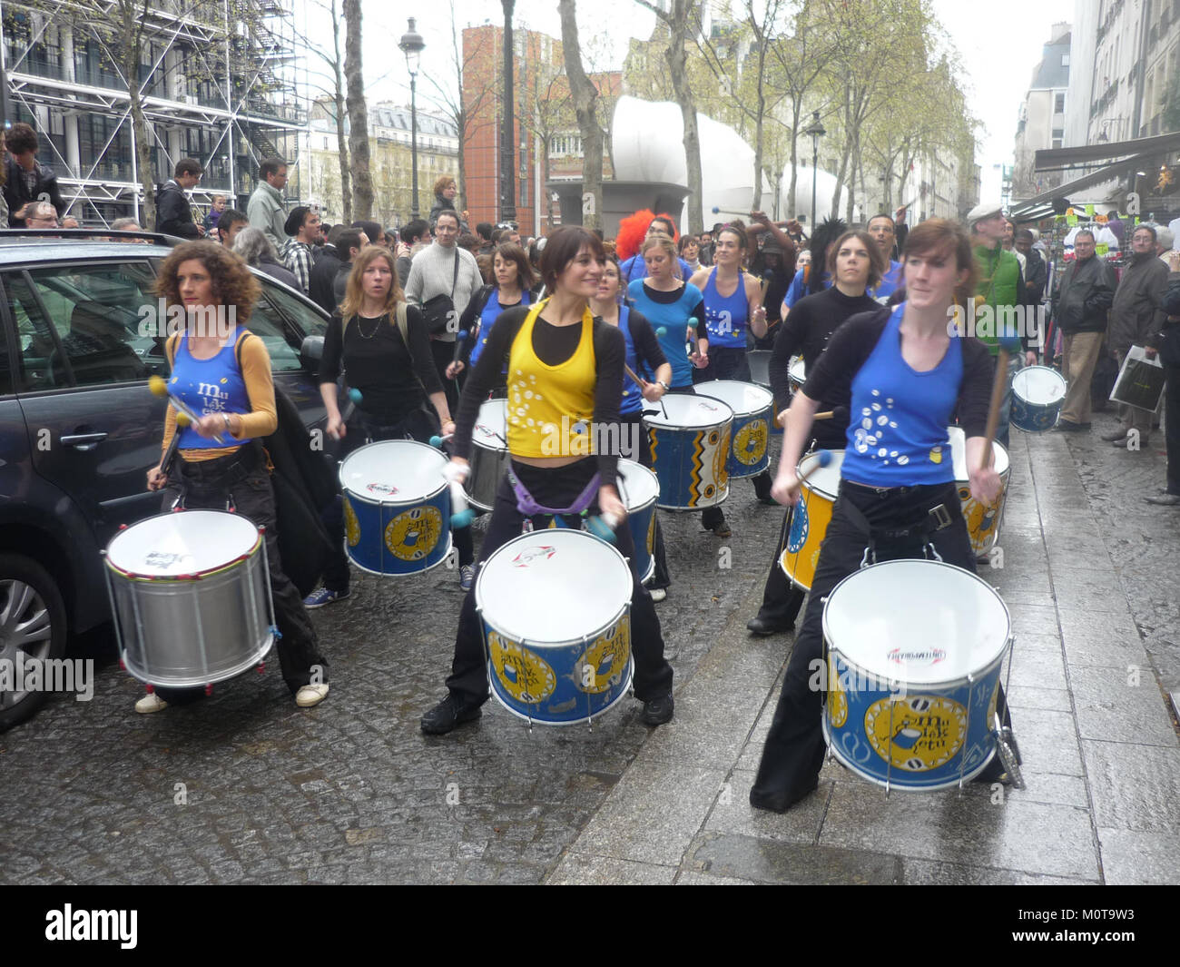 Carnaval des Femmes 2011 è un evento culturale che celebra le donne, mostrando spettacoli, costumi e tradizioni legate al genere e all'espressione culturale. Foto Stock