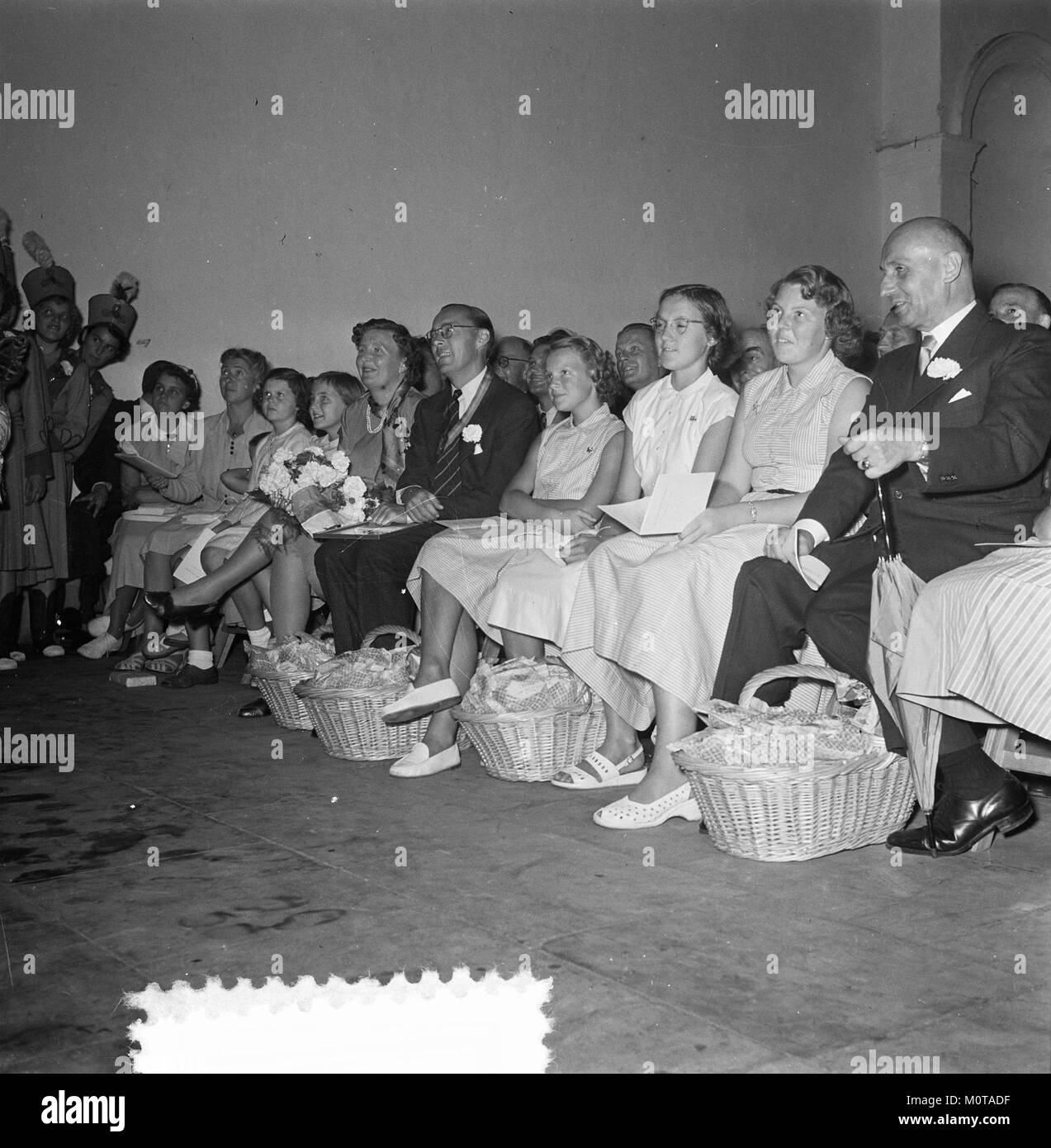 Questa immagine cattura un momento da un evento di carnevale al Palazzo Soestdijk, dove hanno partecipato i residenti del Limburgo, segnando una visita culturale e una celebrazione nei Paesi Bassi. Foto Stock