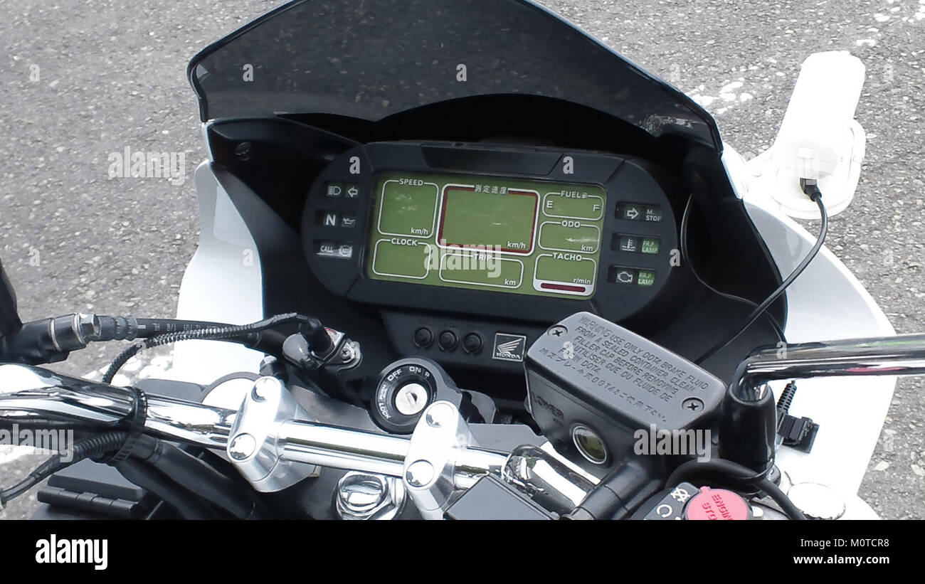 Cb1300p-mater è probabilmente un riferimento a un modello o prodotto specifico, potenzialmente all'interno del settore tecnologico o automobilistico. Un ulteriore contesto sul prodotto ne chiarirebbe la funzione o la significatività. Foto Stock