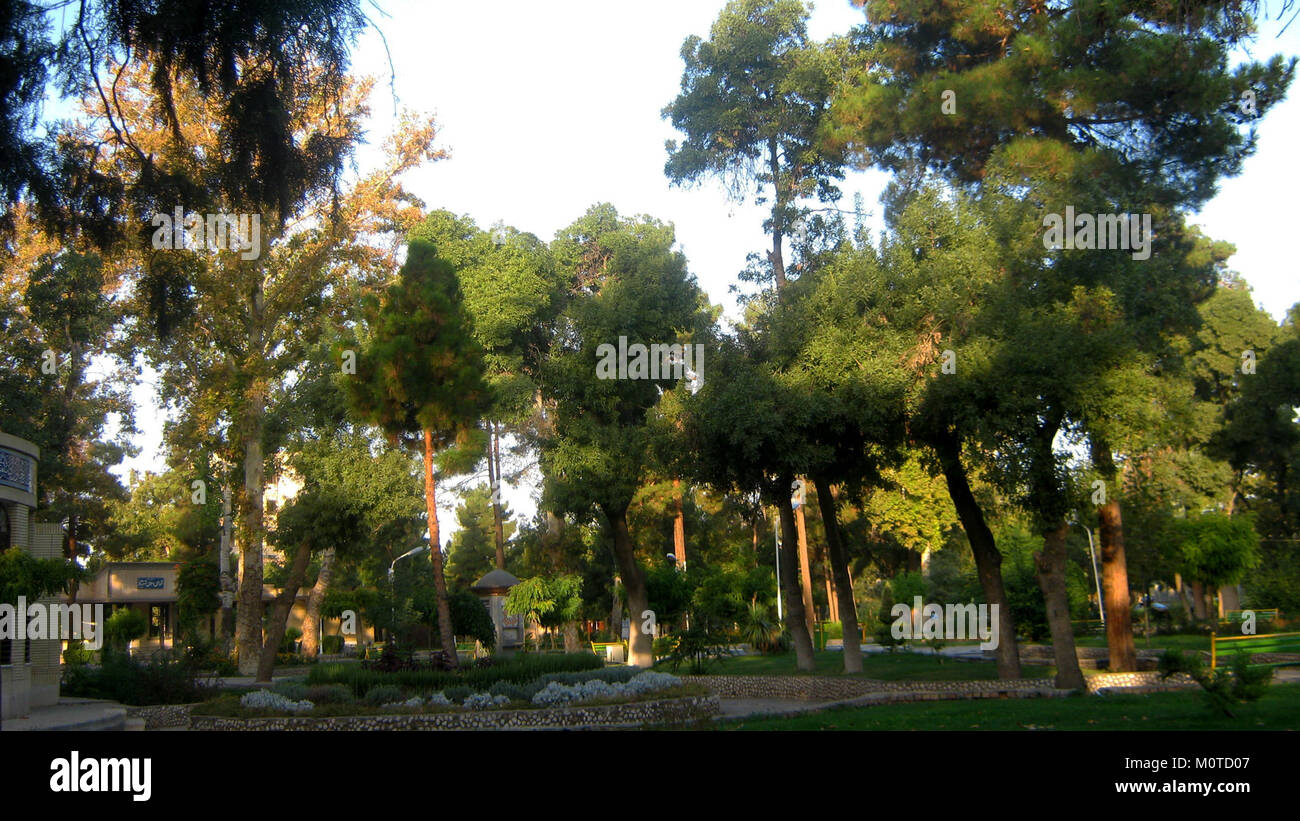 Il Central Public Park di Nishapur è un famoso parco nazionale nella città di Nishapur, in Iran. Serve come spazio ricreativo e un'importante area verde per residenti e visitatori locali. Foto Stock