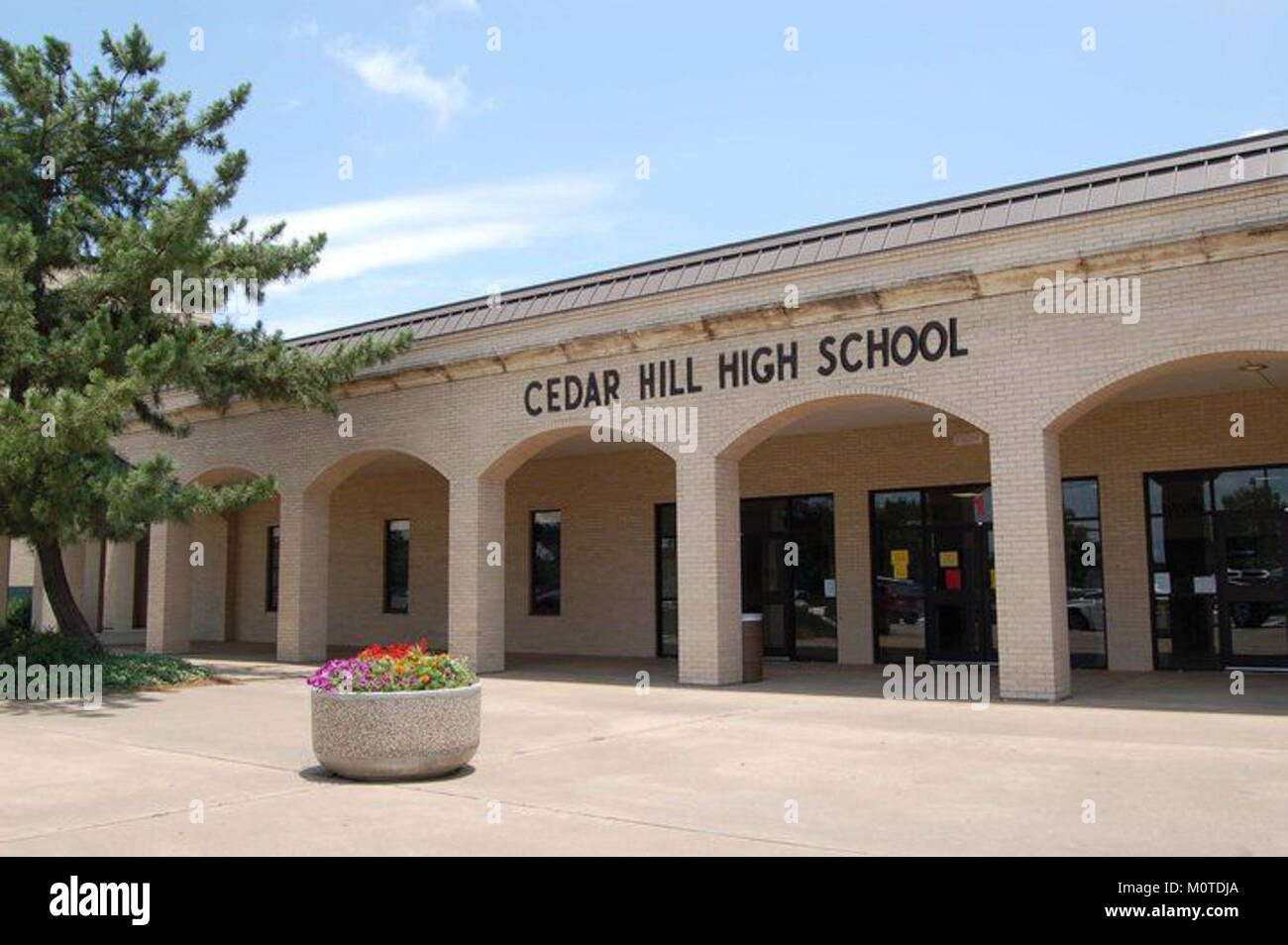 La Cedar Hill High School, situata a Cedar Hill, Texas, è un'istituzione educativa nota per il suo impegno verso l'eccellenza accademica e le attività extracurriculari. La scuola serve studenti di diverse origini e offre una varietà di programmi per sostenere il loro sviluppo. Foto Stock