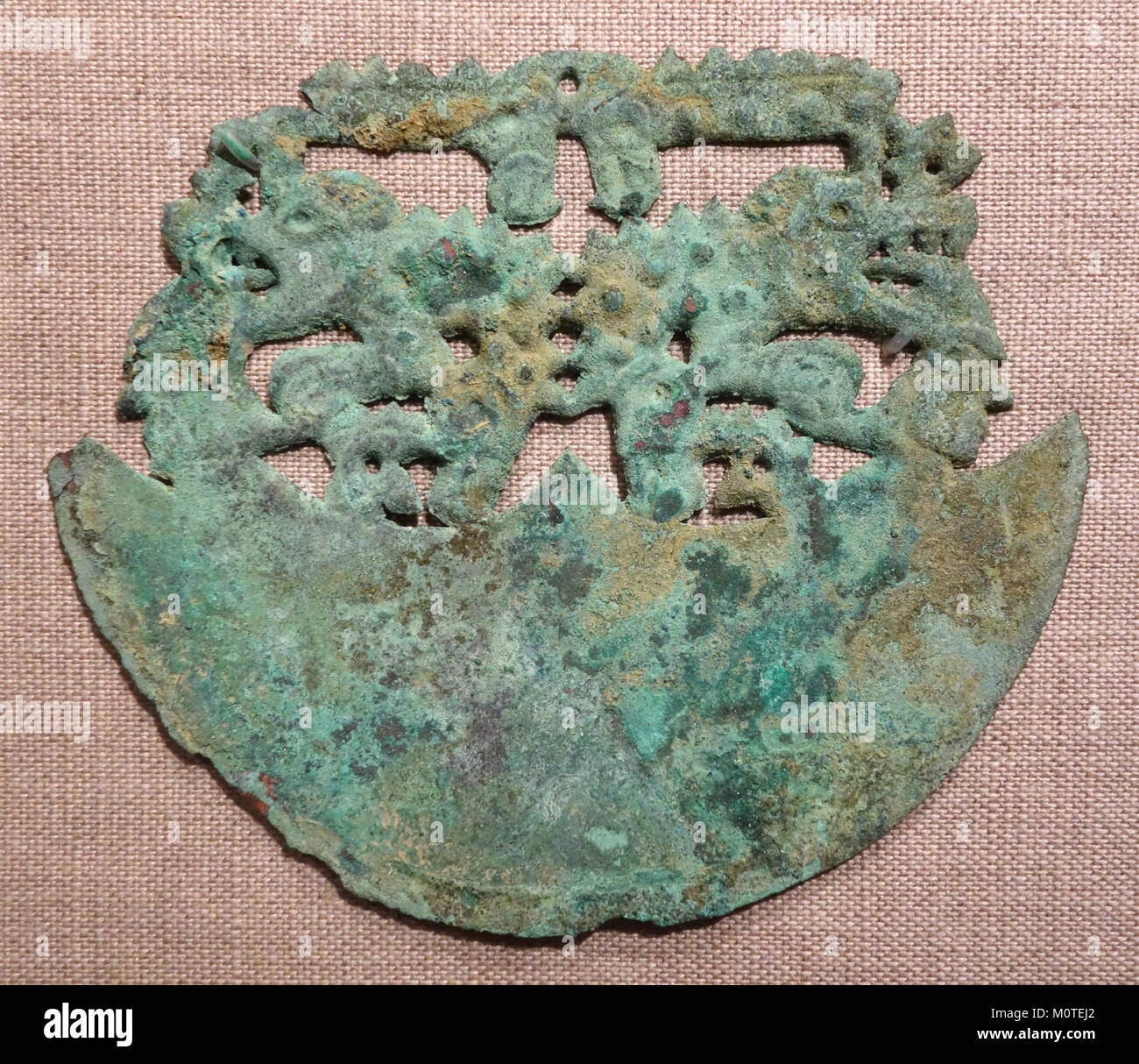 Questa lama cerimoniale, originaria di Loma Negra, Perù, è un pezzo della cultura Chimu. Realizzato in lega di rame, risale tra il III secolo a.C. e il III secolo d.C., e mostra l'abilità degli antichi metalmeccanici peruviani. Foto Stock