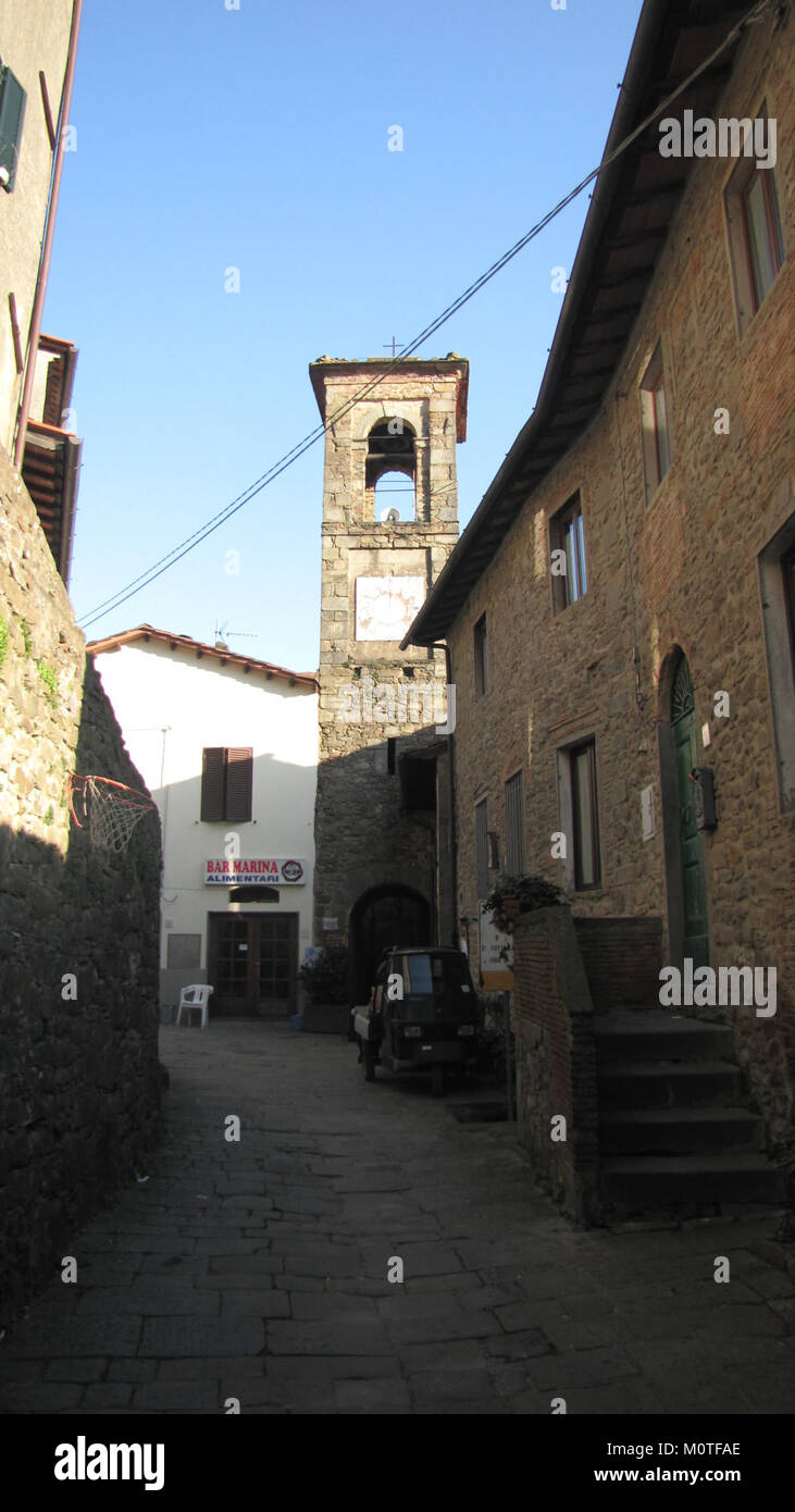 Una fotografia di Castelvecchio, una fortezza medievale a Verona, Italia, che ora ospita un museo d'arte con una ricca collezione di sculture, dipinti e armi antiche. Foto Stock