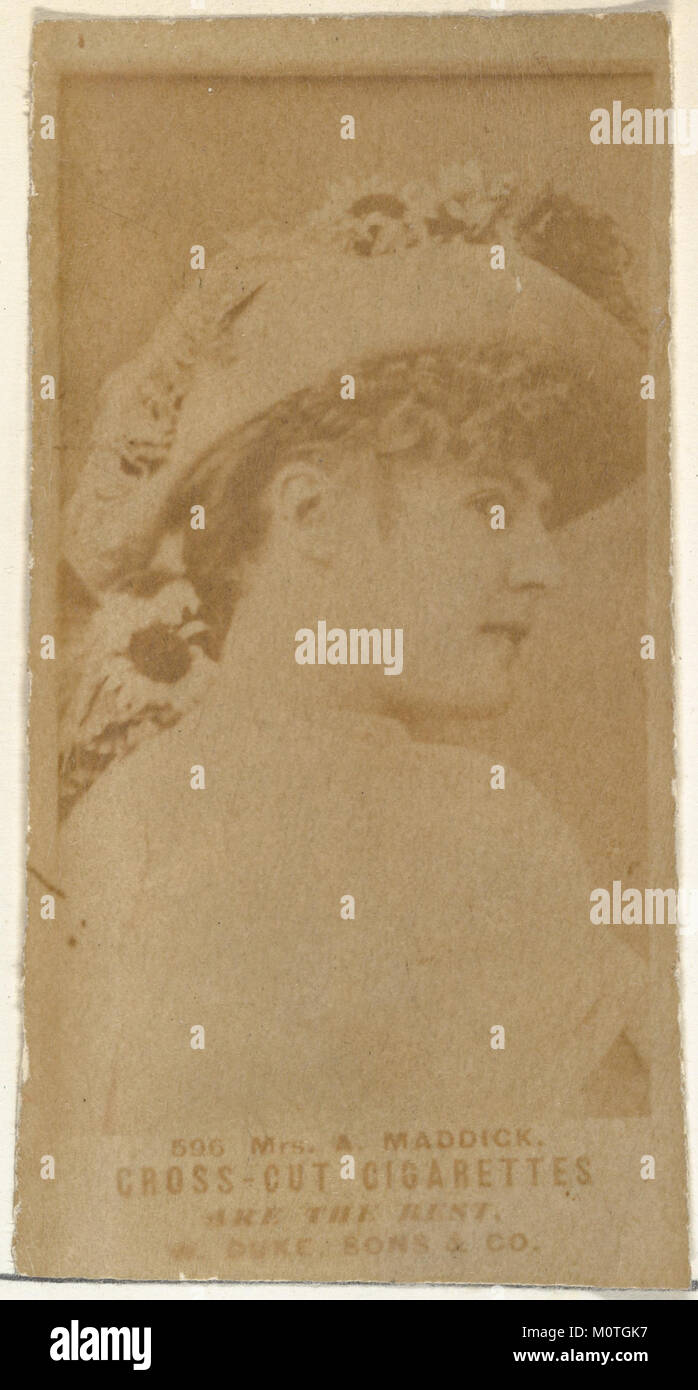 La carta numero 596 della serie Actors and Actresses (N145-3), con Mrs. A. Maddick, fu emessa dalla Duke Sons & Co. Per promuovere le sigarette Cross Cut. Questa carta fa parte di una serie da collezione di cimeli legati al tabacco. Foto Stock La carta numero 596 della serie Actors and Actresses (N145-3), con Mrs. A. Maddick, fu emessa dalla Duke Sons & Co. Per promuovere le sigarette Cross Cut. Questa carta fa parte di una serie da collezione di cimeli legati al tabacco. Foto Stock
