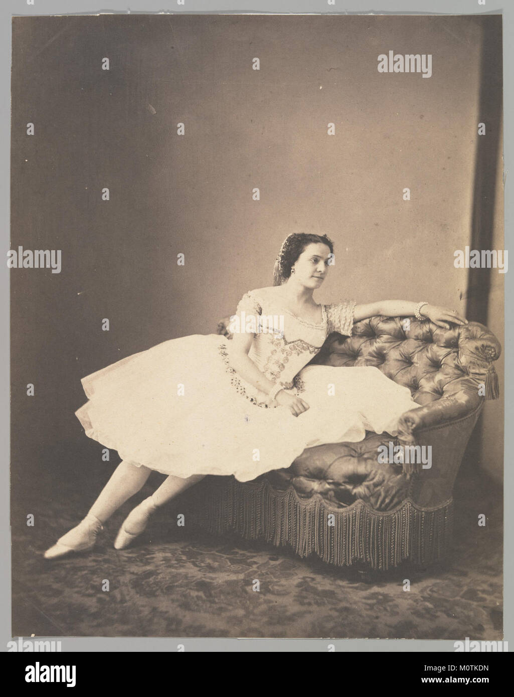 "Caroline Rosati" di André-Adolphe-Eugène Disdéri, una stampa su carta salata degli anni '1860, cattura la ballerina italiana in un ritratto avvelenato. Foto Stock