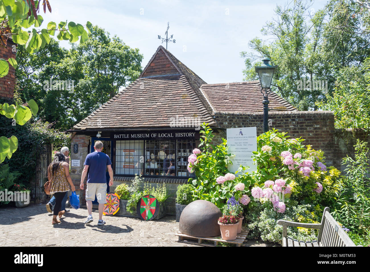 Entrata al Museo della Battaglia di storia locale, High Street, Battle, East Sussex, England, Regno Unito Foto Stock