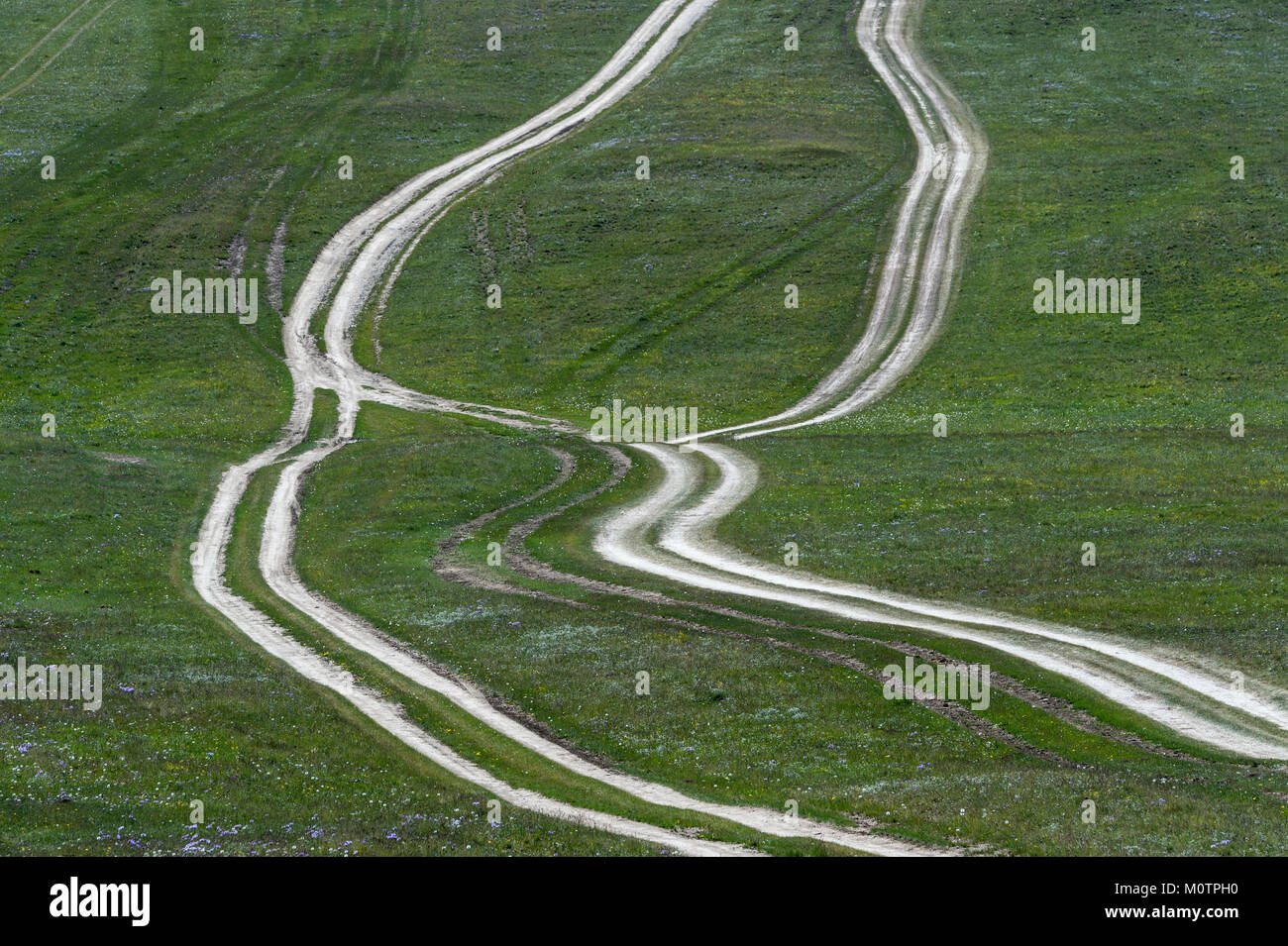 Strada di Song Kol, provincia di Naryn, Kirghizistan, Asia centrale Foto Stock