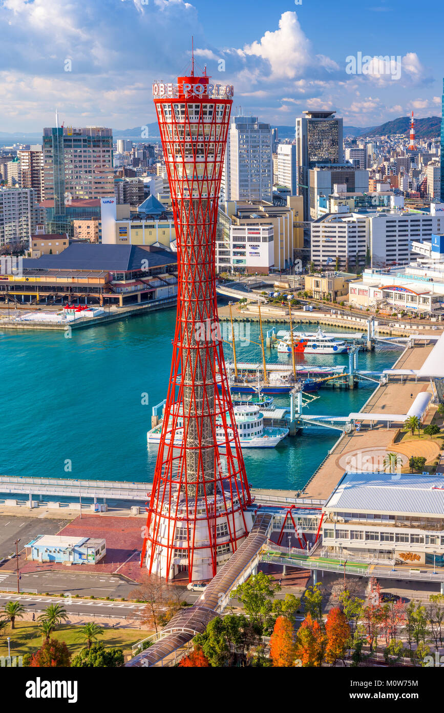 KOBE, Giappone - 17 dicembre 2017; Kobe la torre di porto e lo skyline. Foto Stock