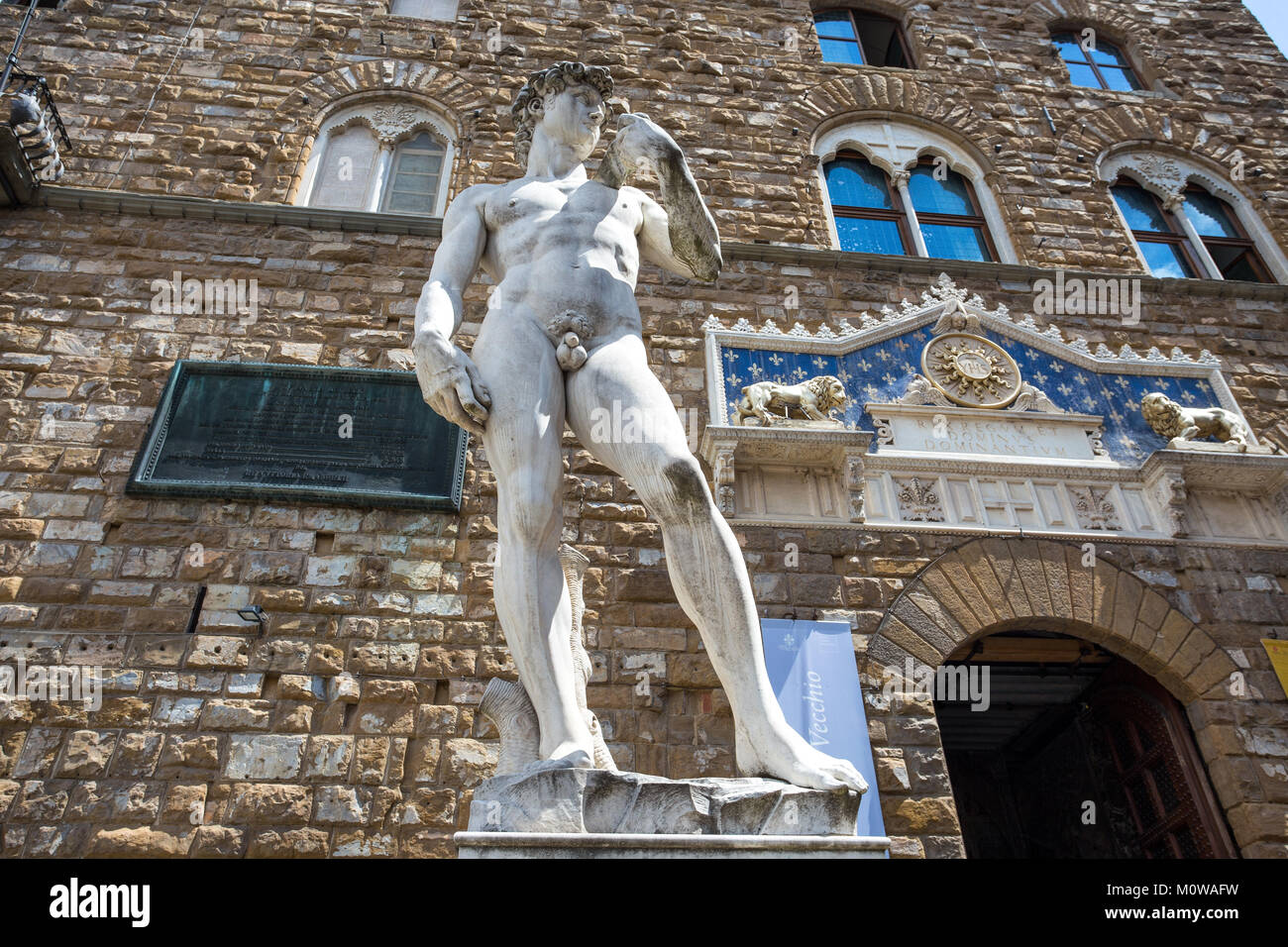 Firenze (Firenze), 28 luglio 2017 - copia del David di Donatello statua in Piazza della Signoria al di fuori del Palazzo Vecchio a Firenze (Firenze), Toscana Foto Stock