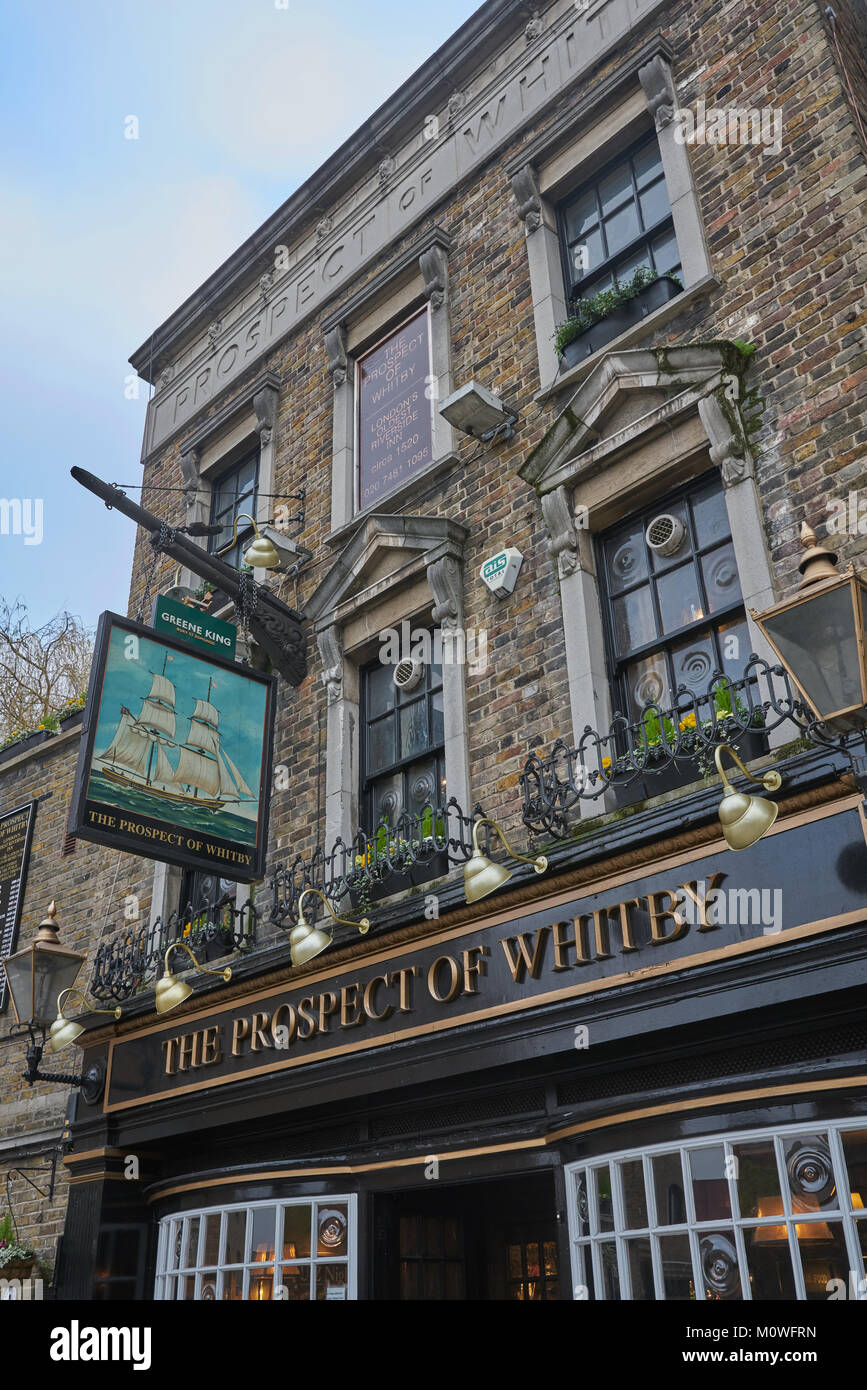 La prospettiva di whitby pub di Londra Foto Stock