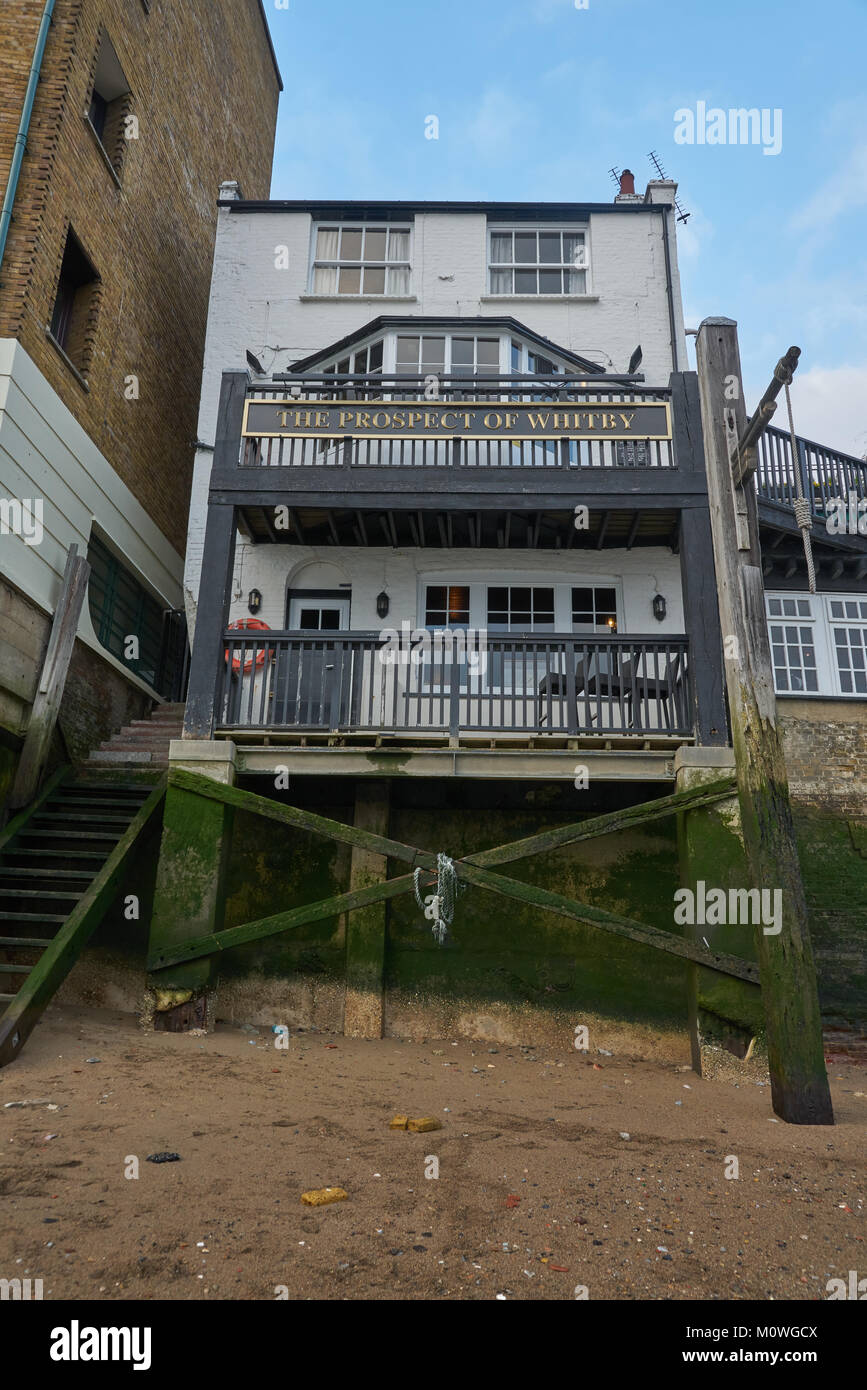 La prospettiva di whitby pub di Londra Foto Stock