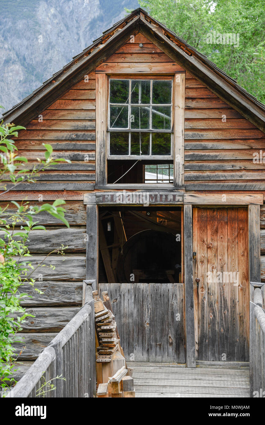 Il vecchio mulino di farina la costruzione presso il Grist Mill e giardini Keremeos, British Columbia, Canada, un importante sito storico risalente al 1877. Foto Stock