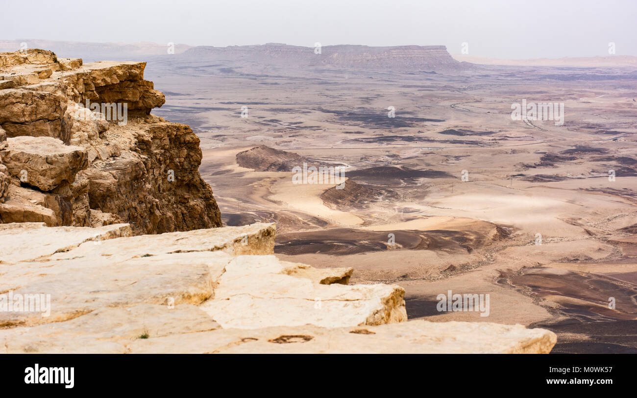 Makhtesh Ramon cratere sulla pista di Israele Foto Stock