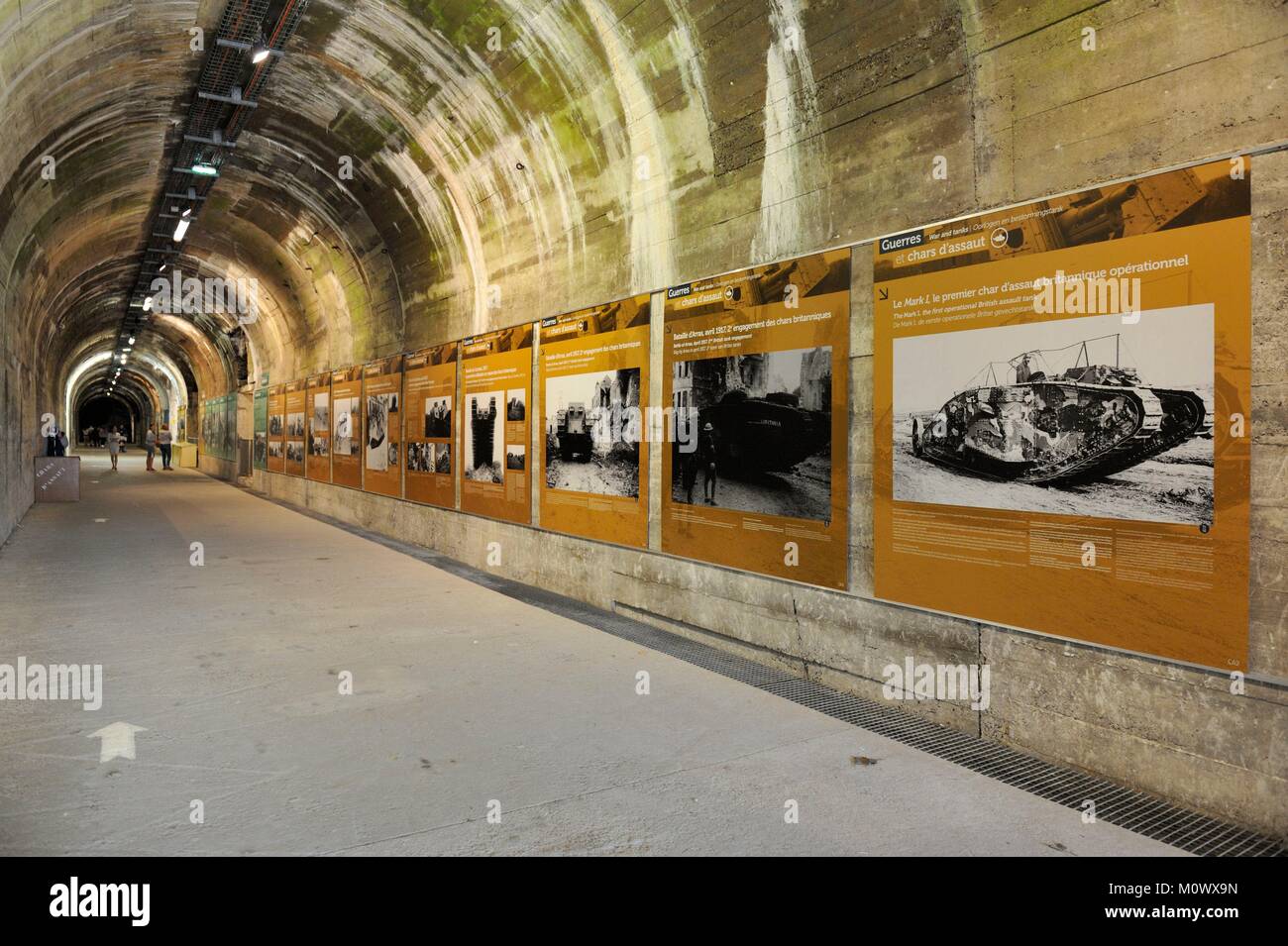 Francia,Pas de Calais,Helfaut,Museo di La Coupole,main tunnel di accesso,photo gallery Foto Stock