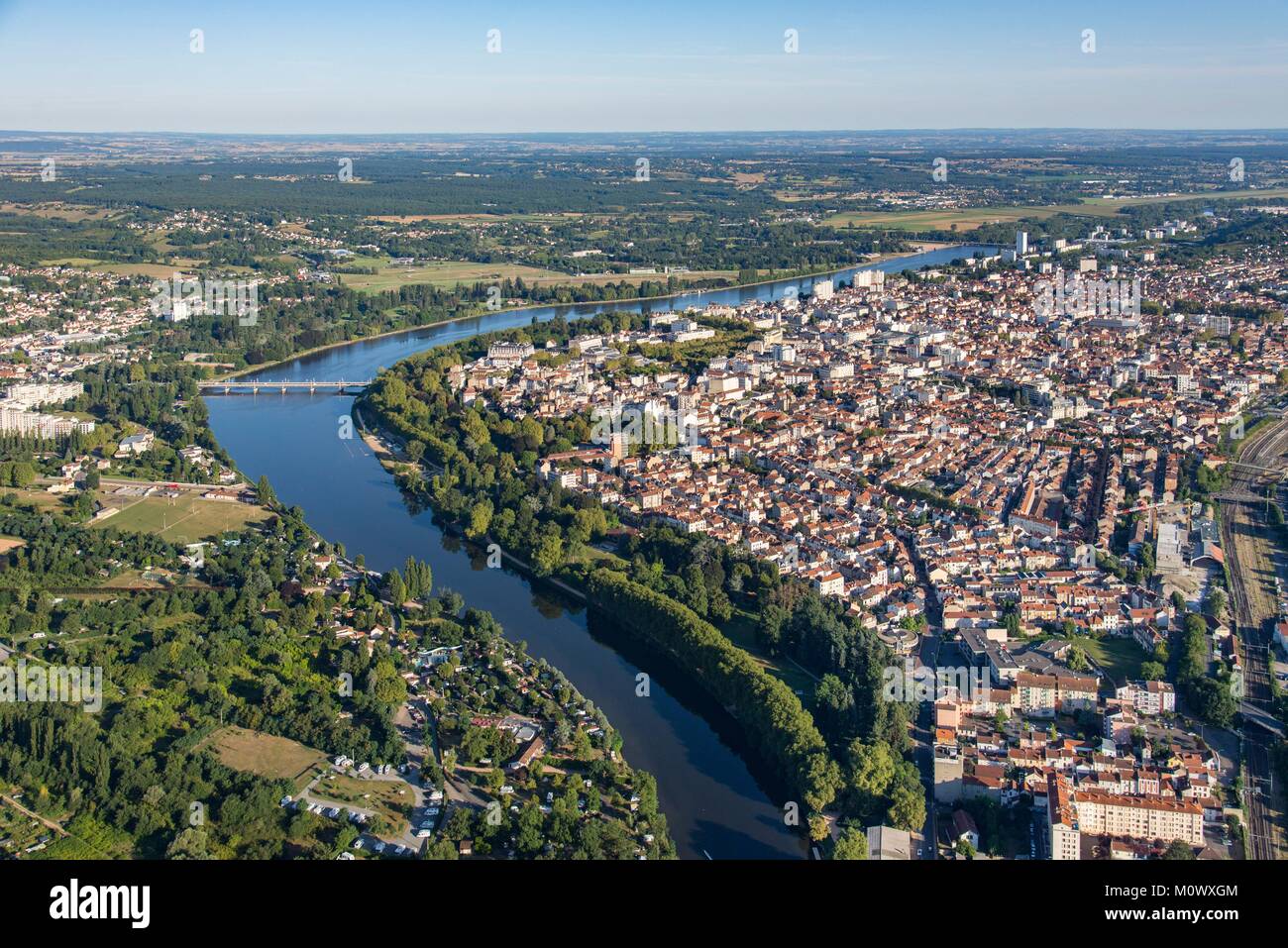 Francia,Allier,Vichy,fiume Allier (vista aerea) Foto Stock